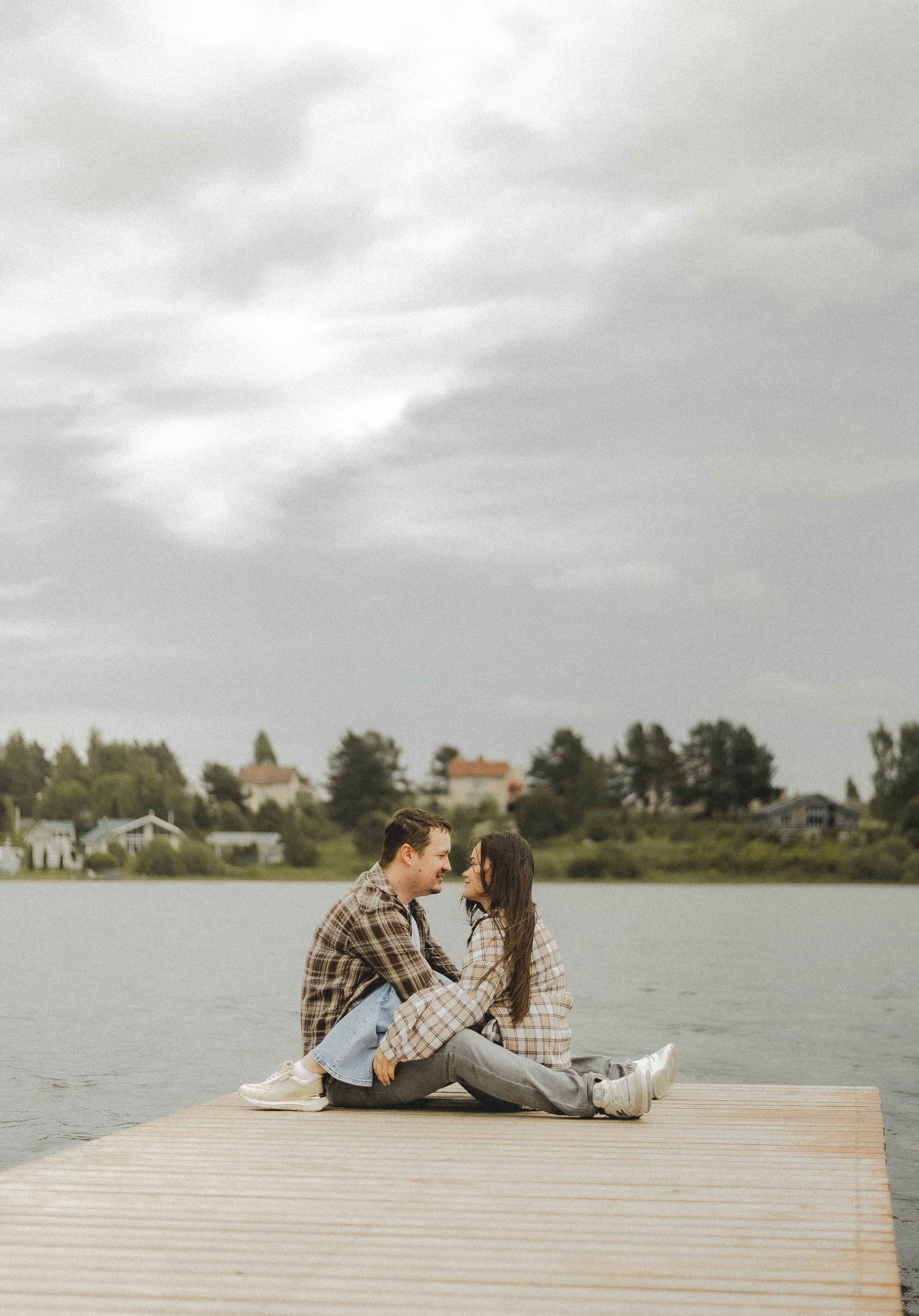 Любовь на берегу озера. Ваш личный фотограф в Пскове Анаис Рамирез