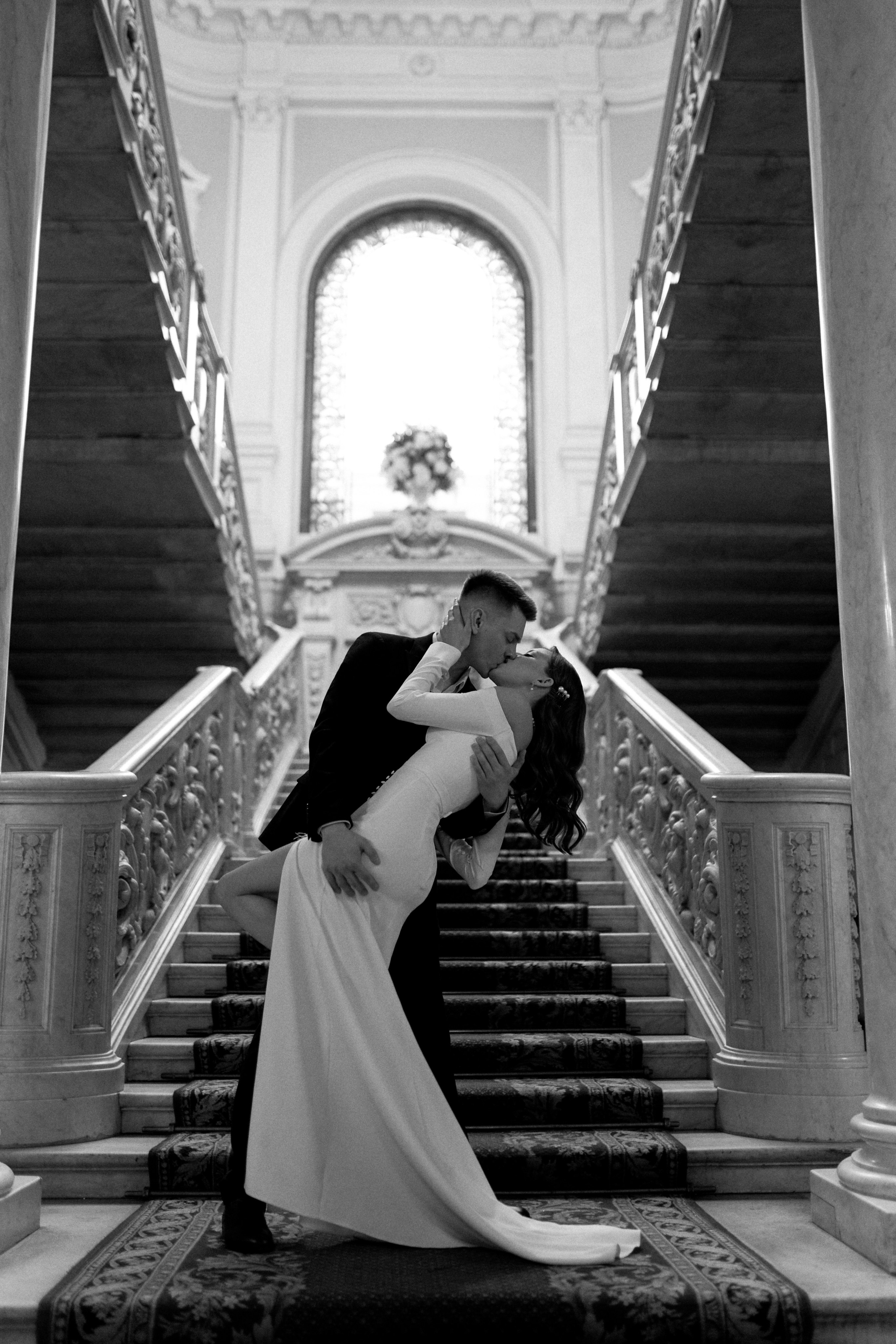 Свадебная фотосессия в Дворце Бракосочетания № 1. Сестры Карабаза. Фотографы и ретушеры в Москве и Санкт-Петербурге