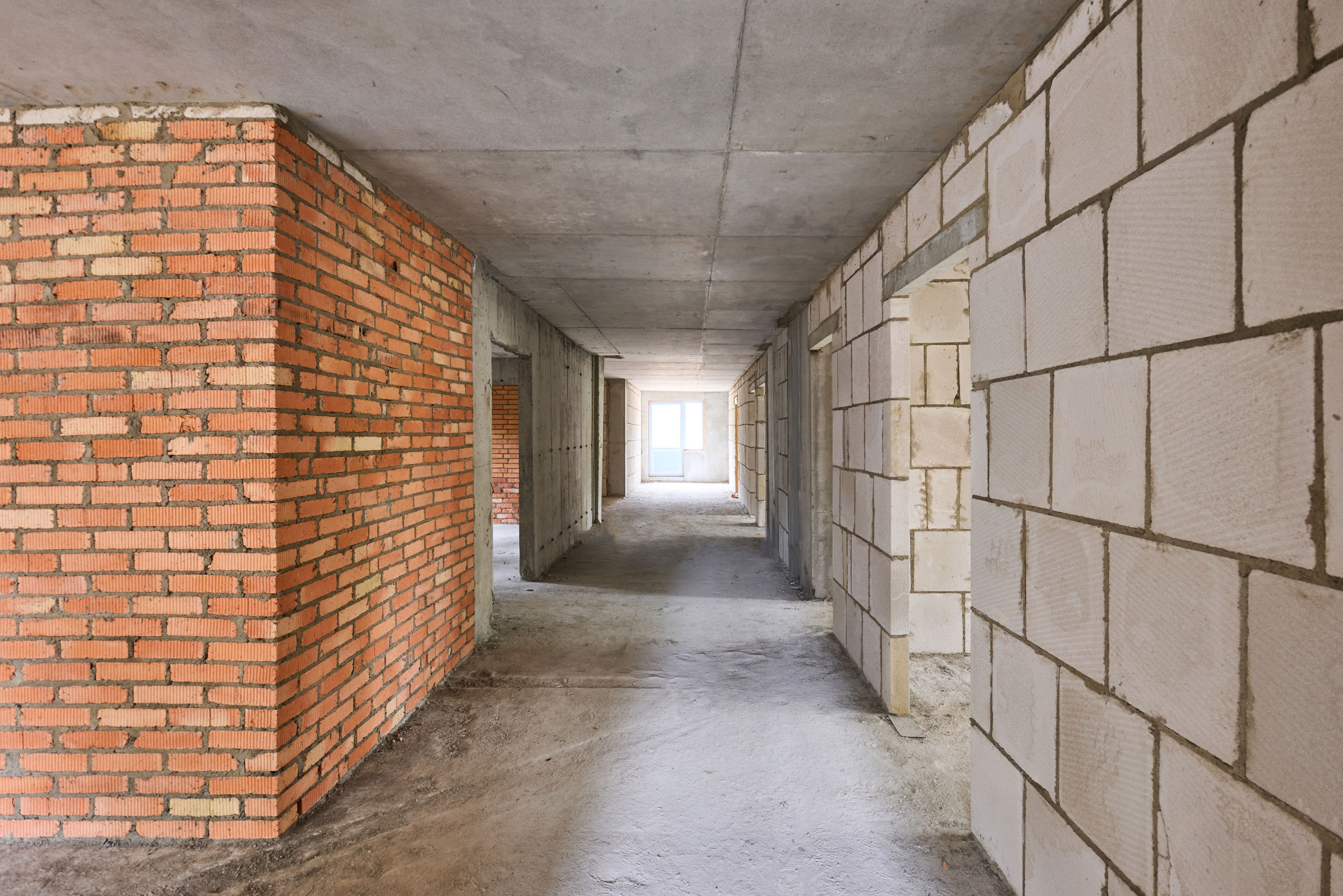 Территория с 4-этажным домом. Автомобильный и интерьерный фотограф в Минске Александр Тагаев