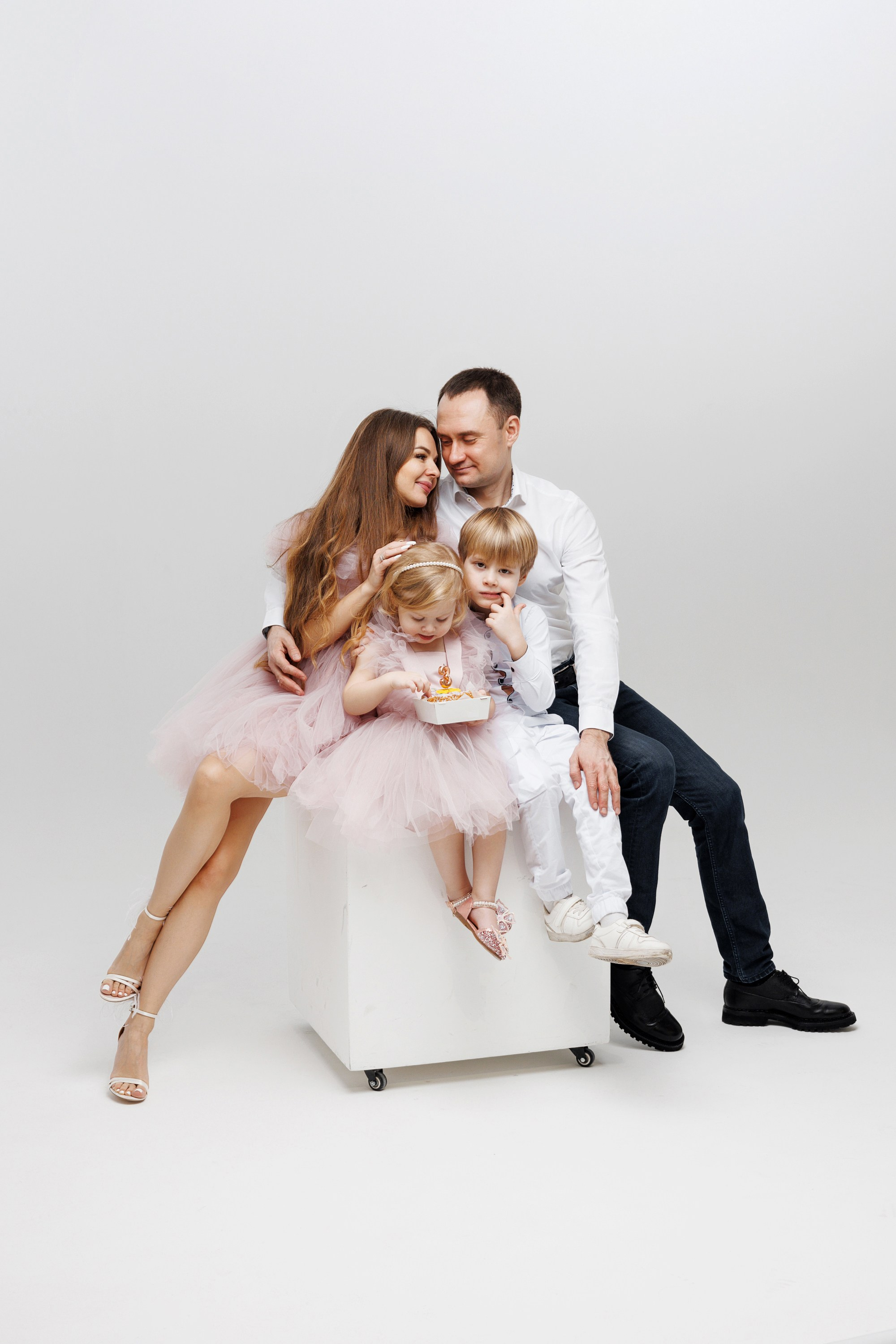 Съемка Дня Рождения Алисы в фотостудии CROSS-STUDIO зал IDEAL. Свадебный и семейный фотограф в Москве и МО Елена Агапова