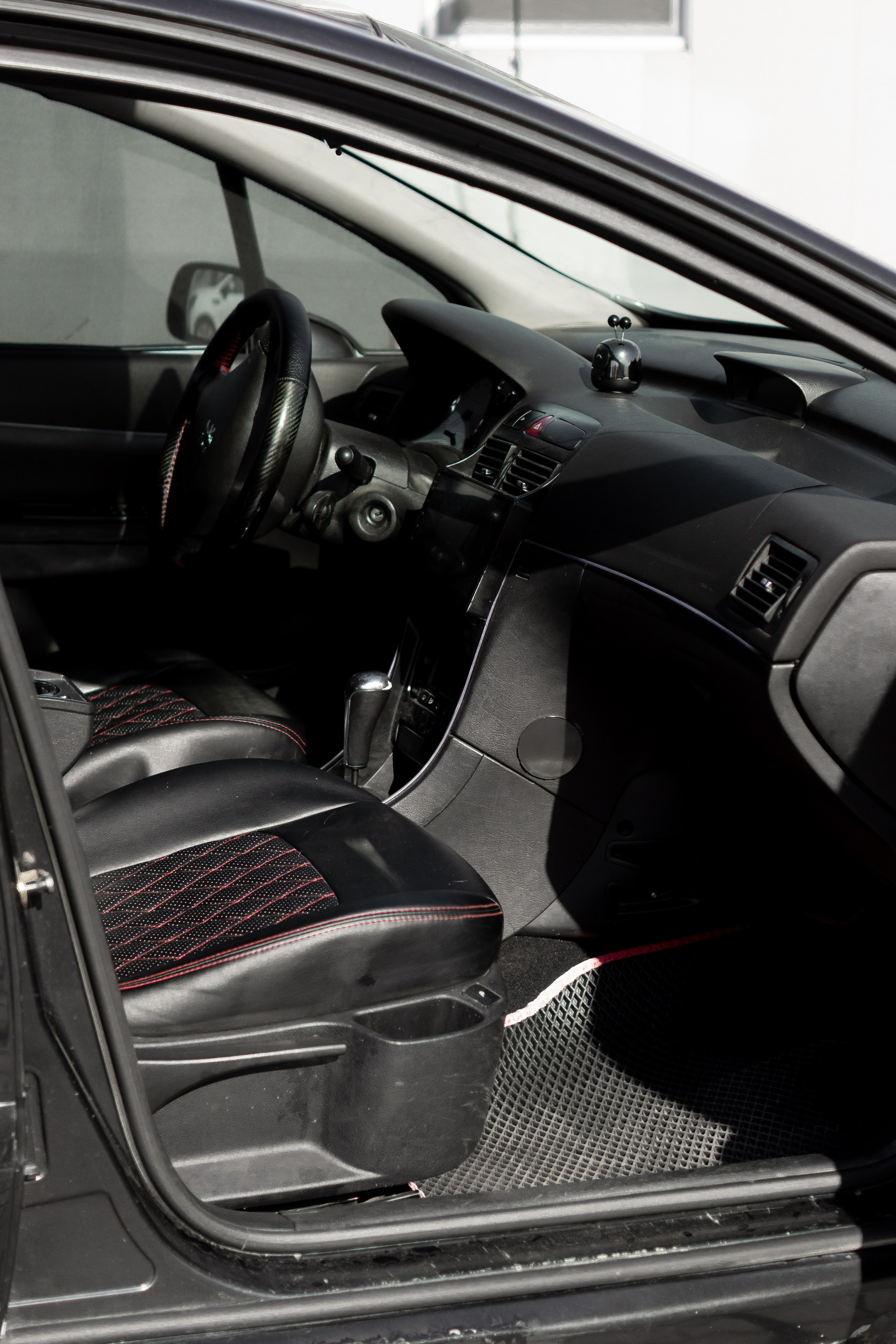 Съёмка для автосалона «Звезда Сибири». Женский фотограф Омск, Екатерина Петрова