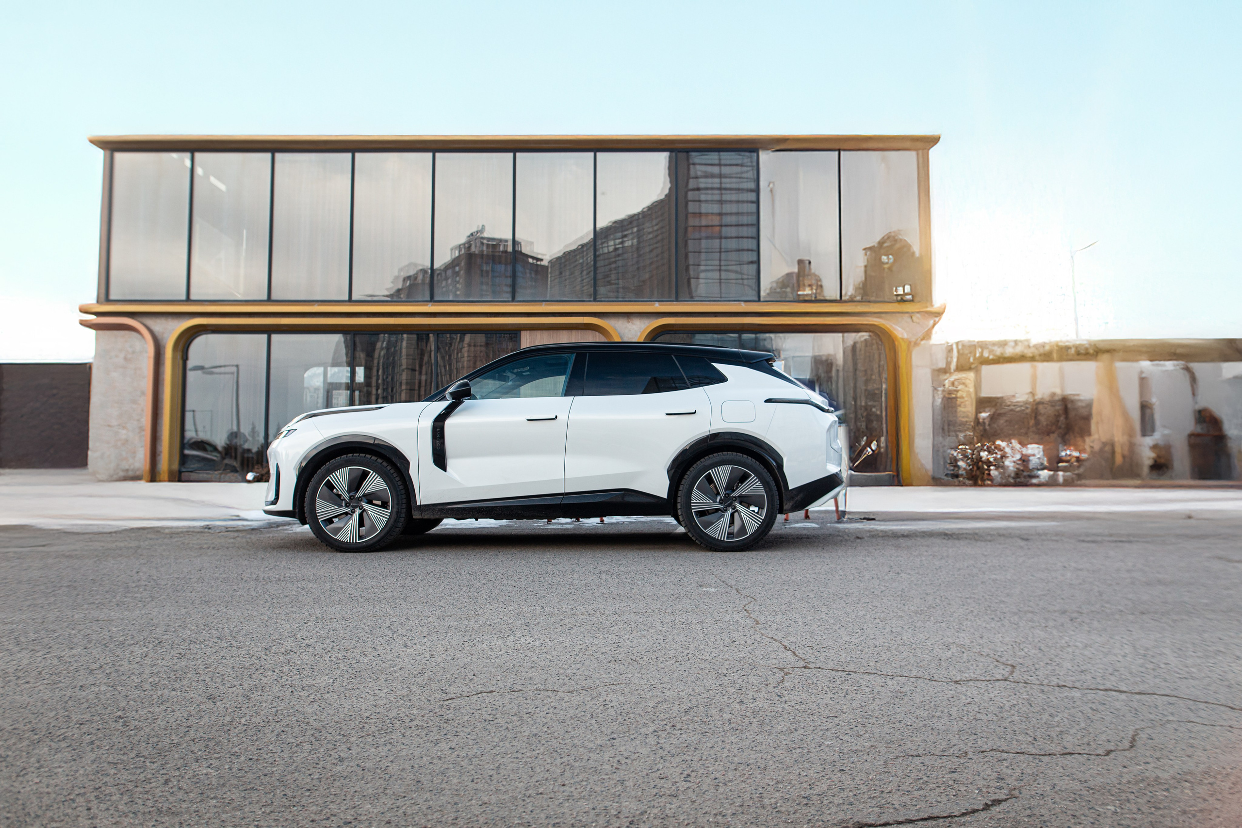 Lynk&Co 08 EM-P. Рекламный и портретный фотограф в Алматы — Серекпаев Танирхан