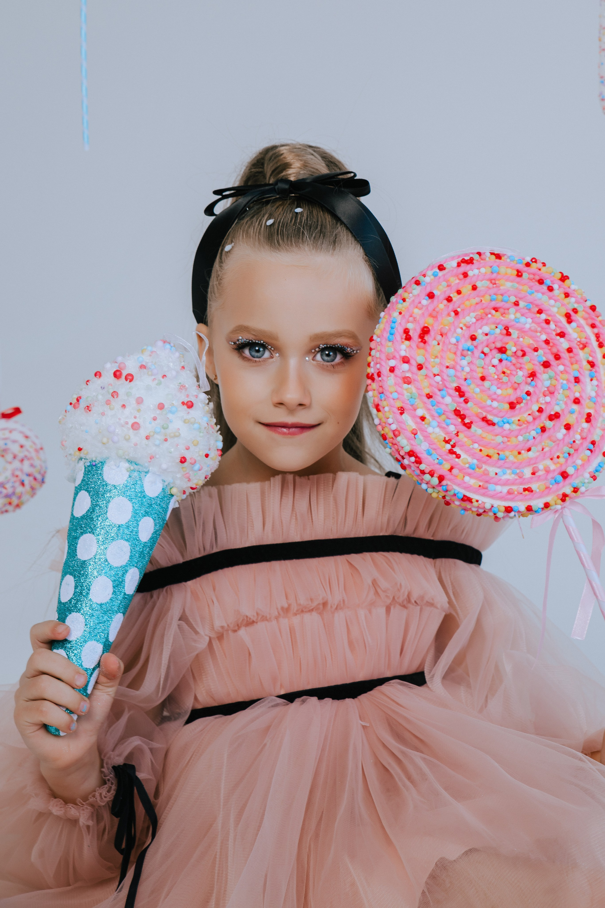 Мира. Фотограф Ярмишко Дарья. Выпускные фотокниги