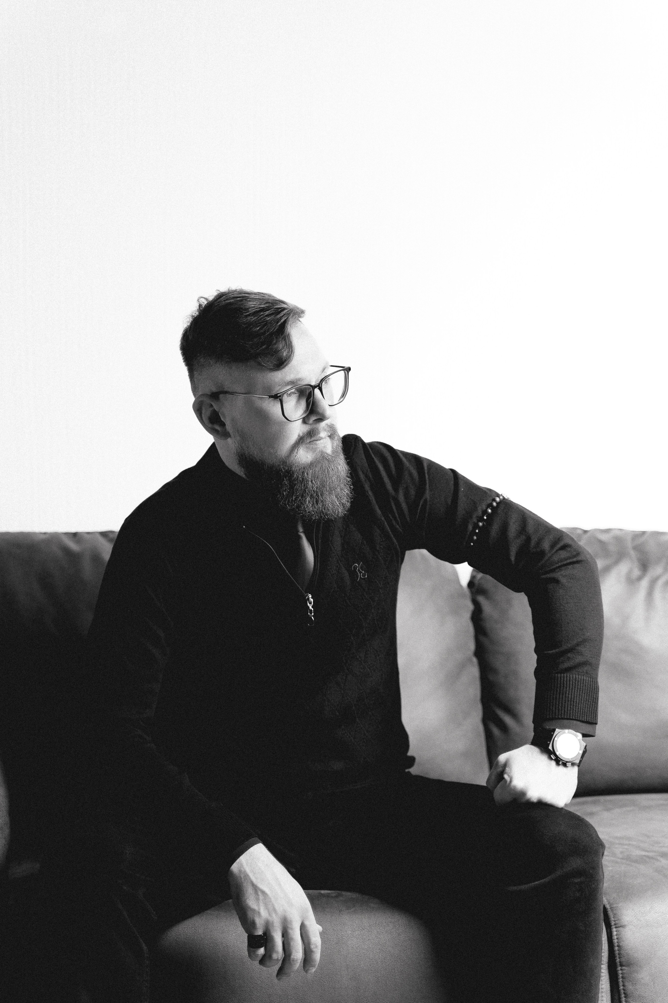 Мужской портрет в стиле фильма «джентльмены». Иван Упоров — фотограф, рилсмейкер чебоксары