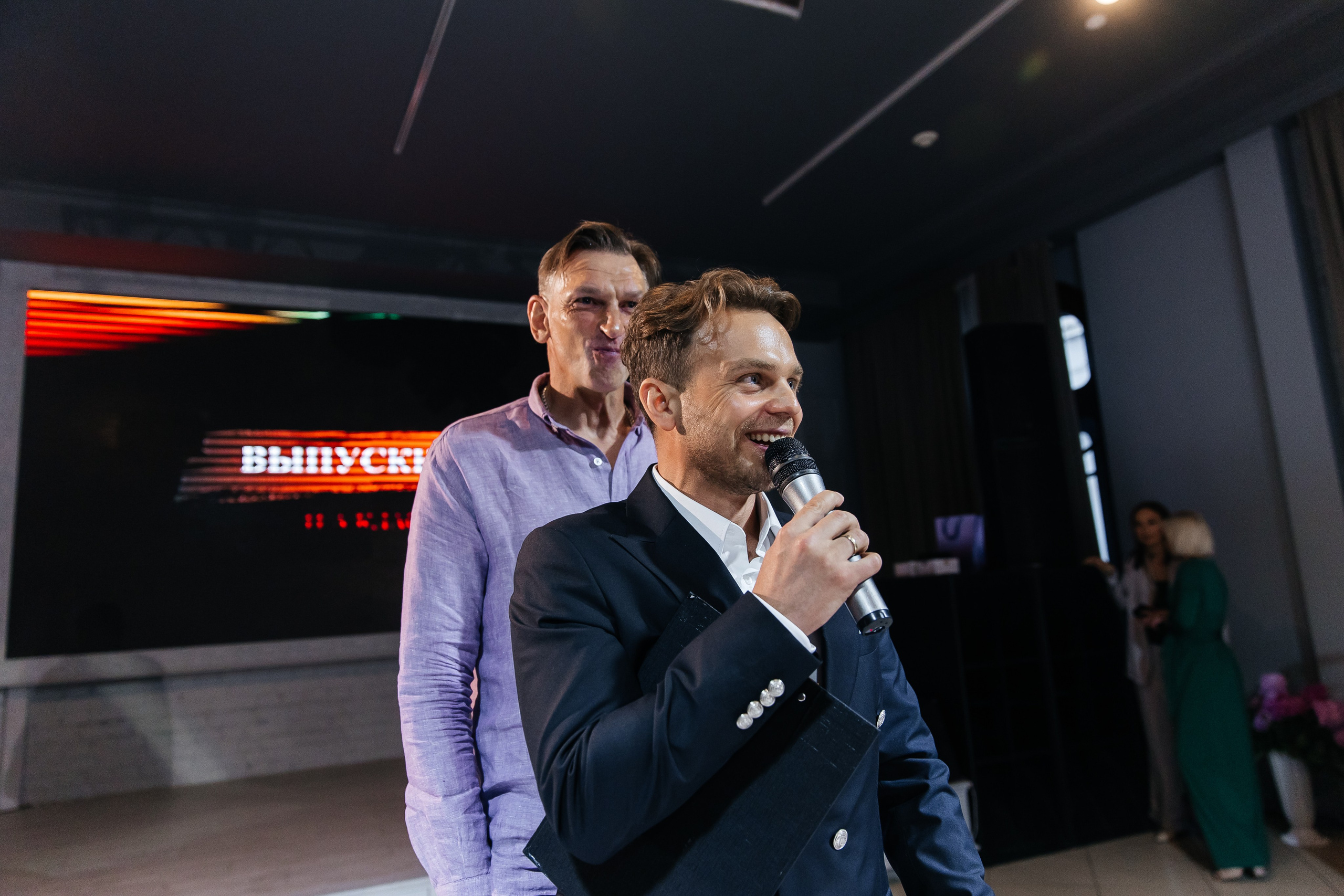 2023-06-23 Выпускной МБОУ СОШ № 10. Фотограф в Красноярске