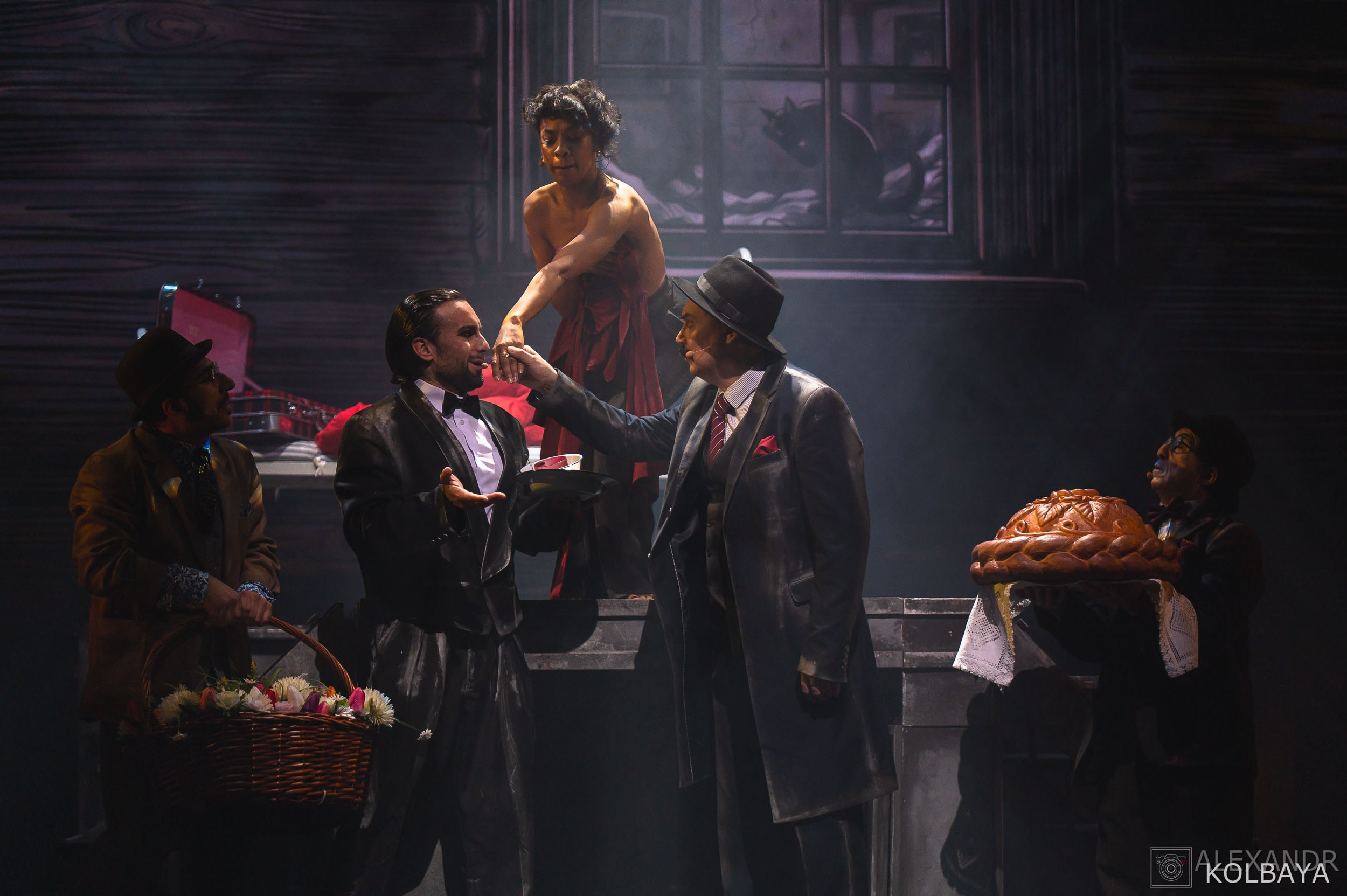 Фотографии со спектакля «Однажды в городе N». Концертный и театральный репортажный фотограф в Москве Александр Колбая