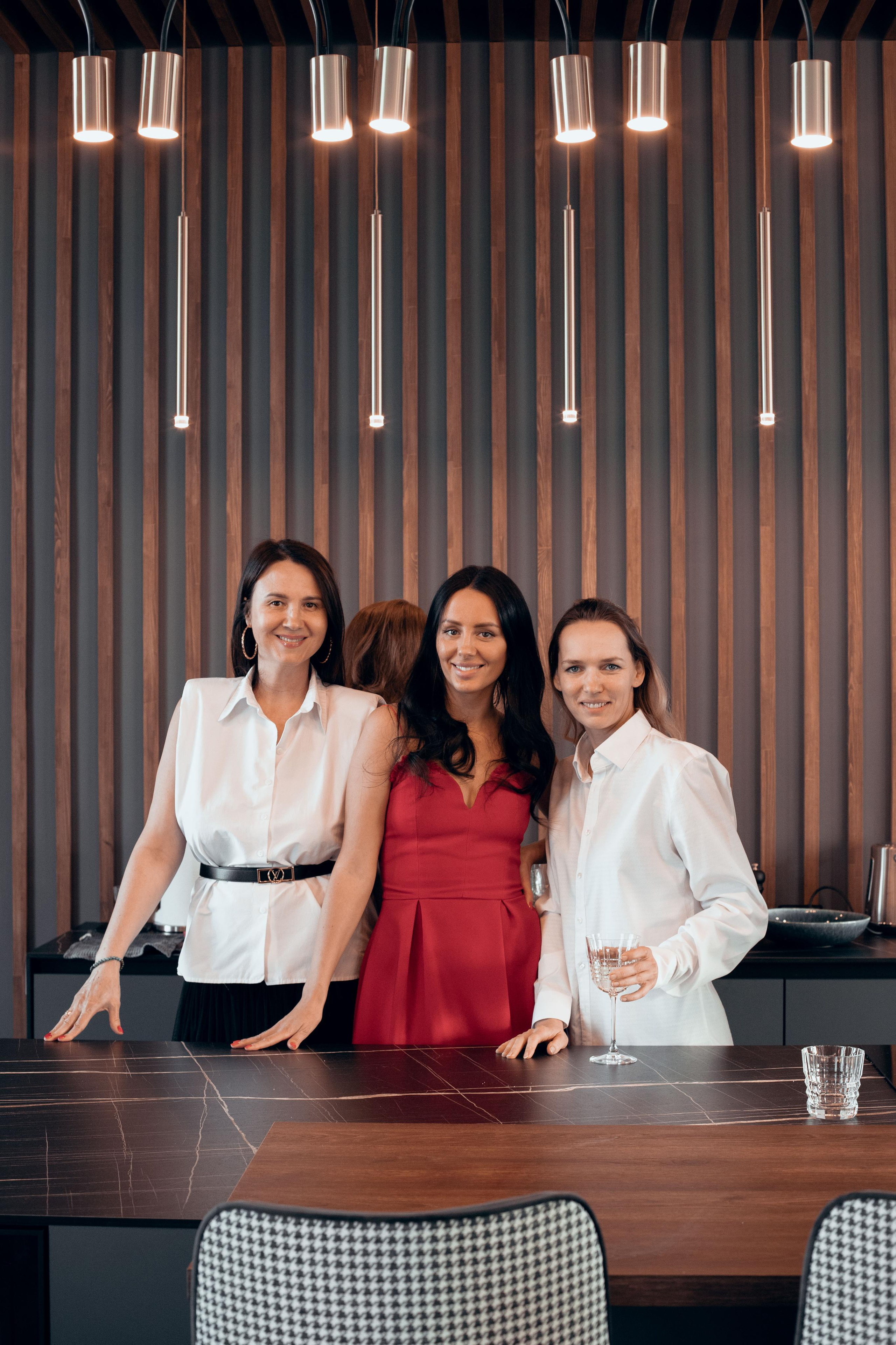 Alenka 'n her besties. Home