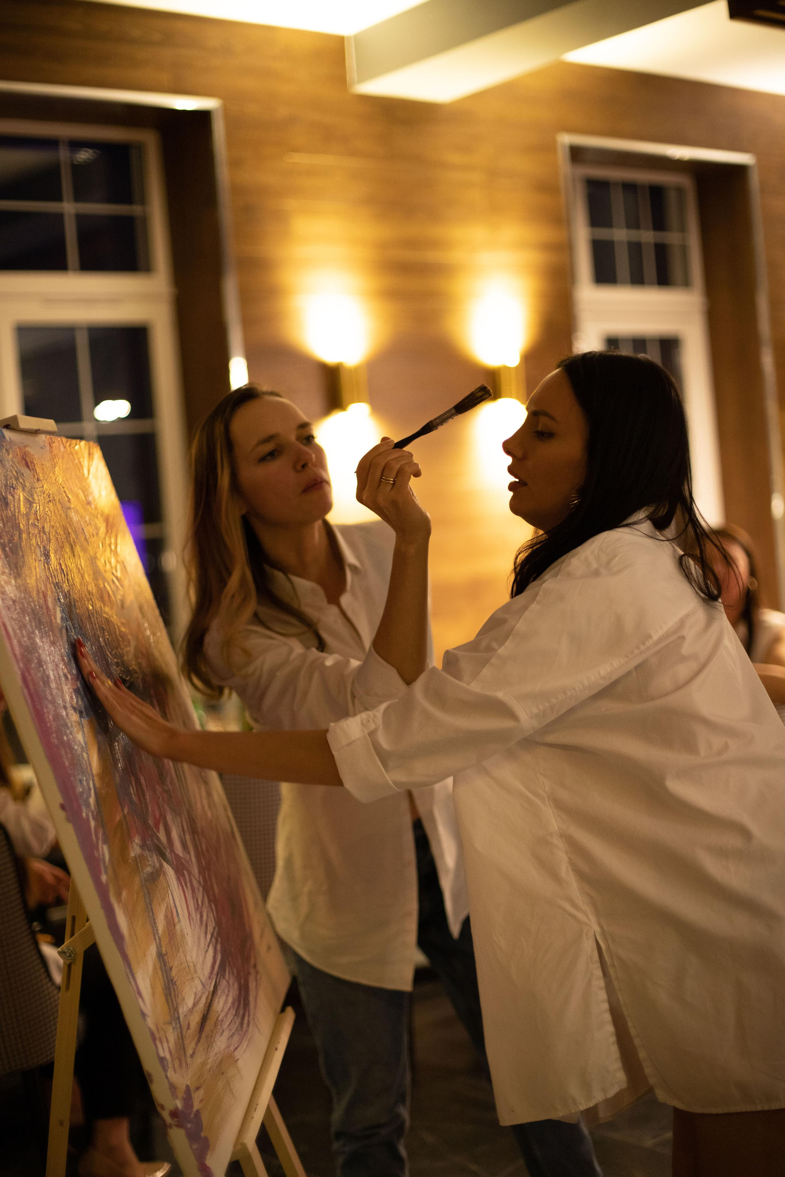 Alenka 'n her besties. Home