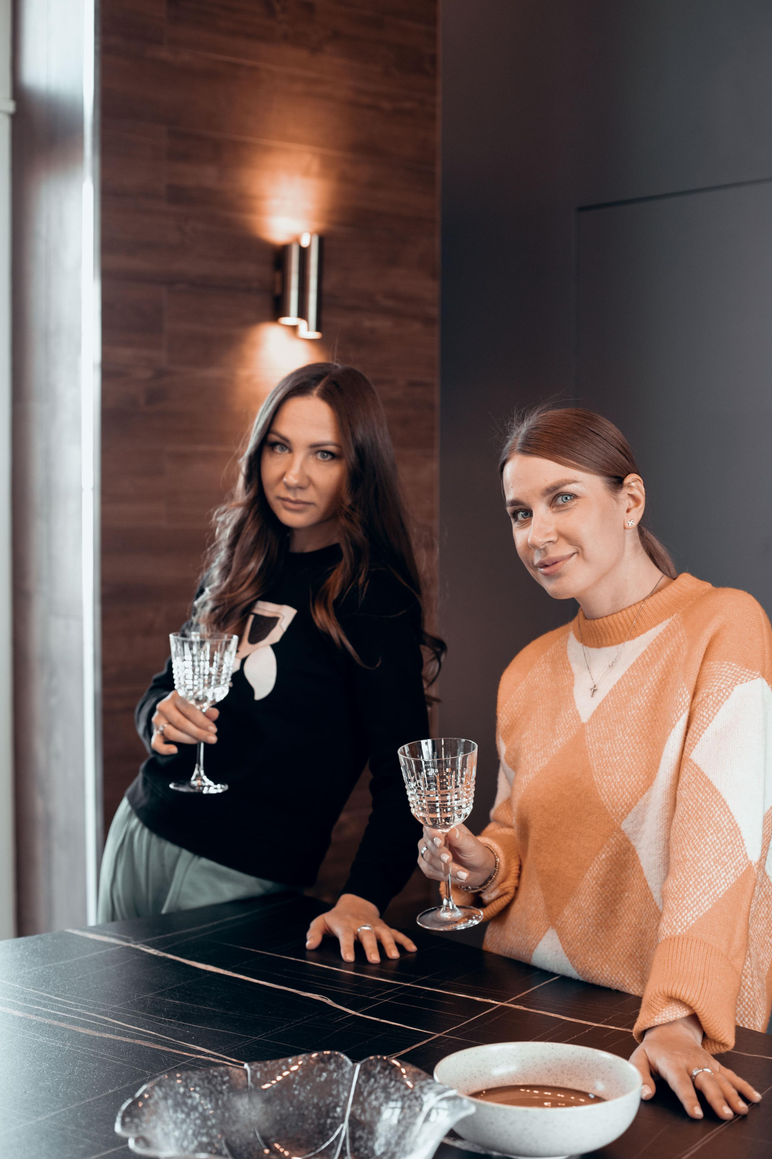 Alenka 'n her besties. Home