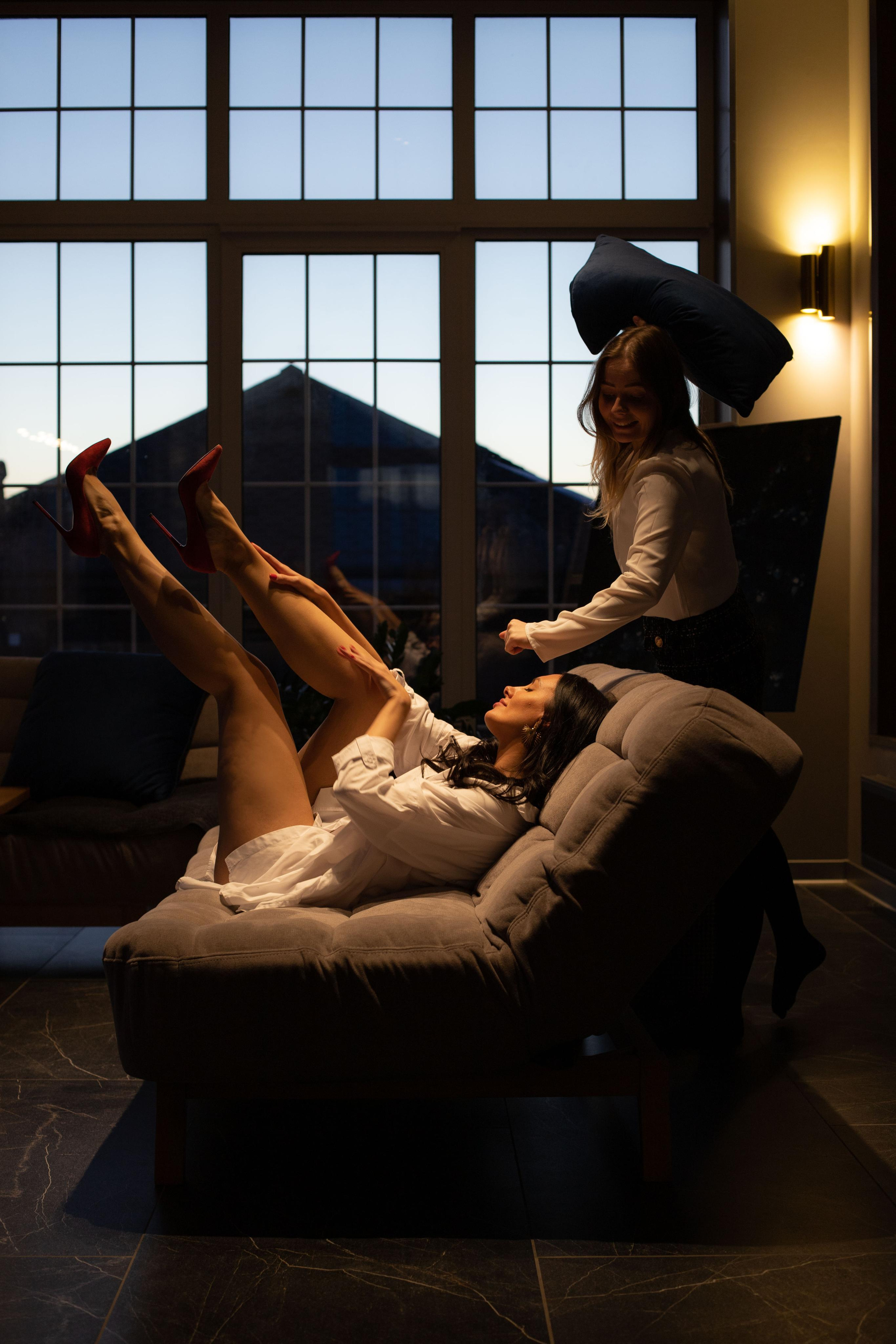 Alenka 'n her besties. Home