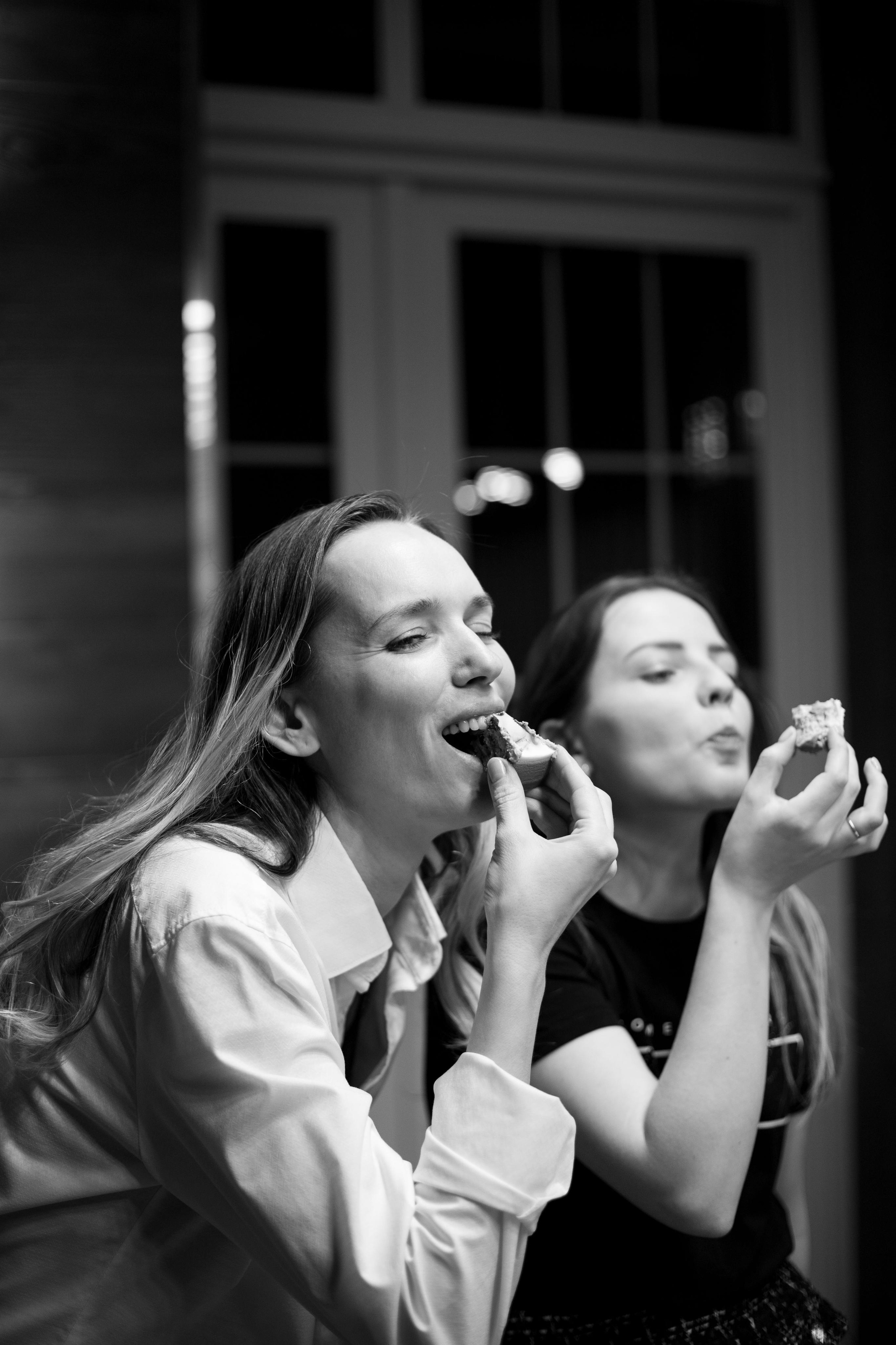 Alenka 'n her besties. Home