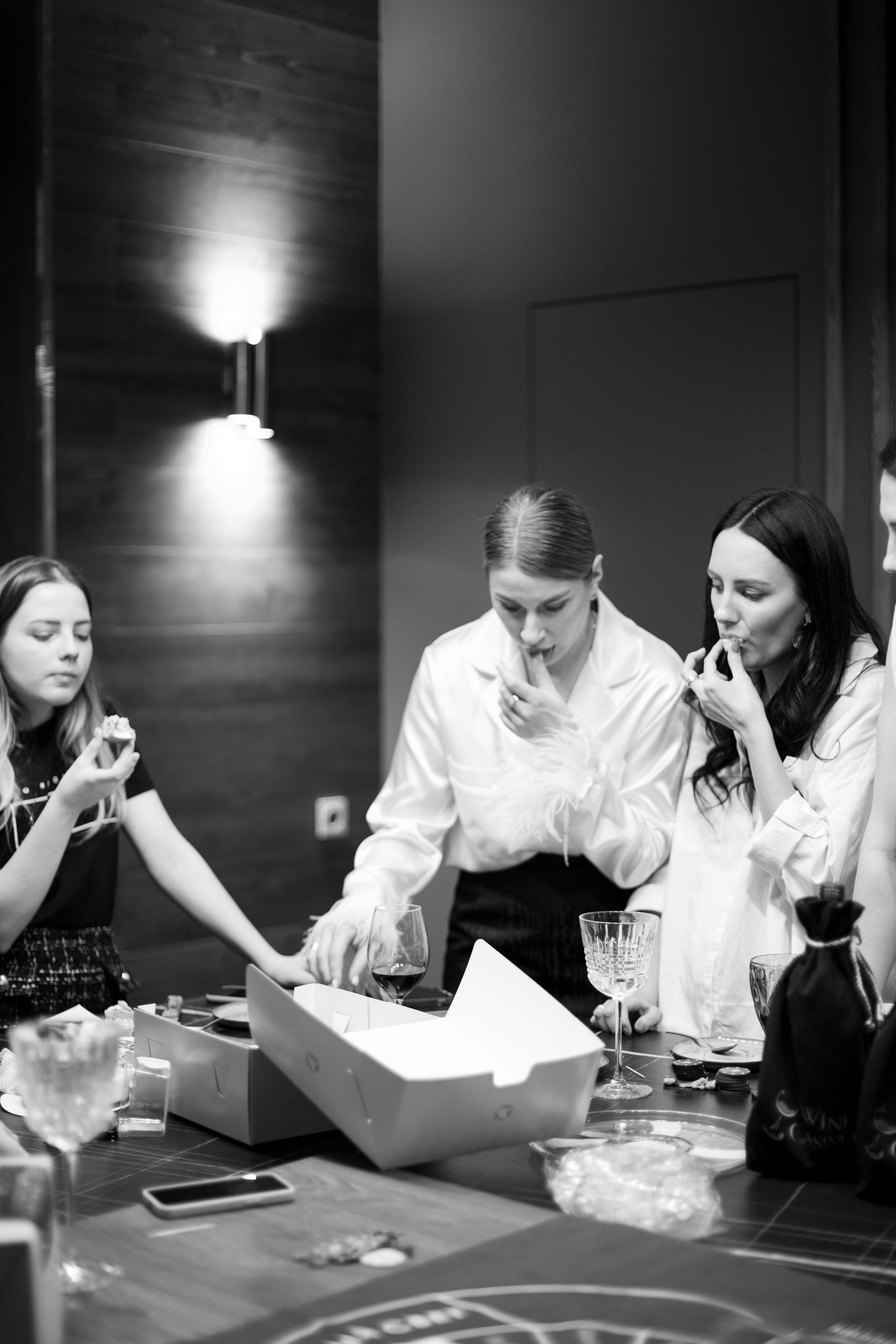 Alenka 'n her besties. Home