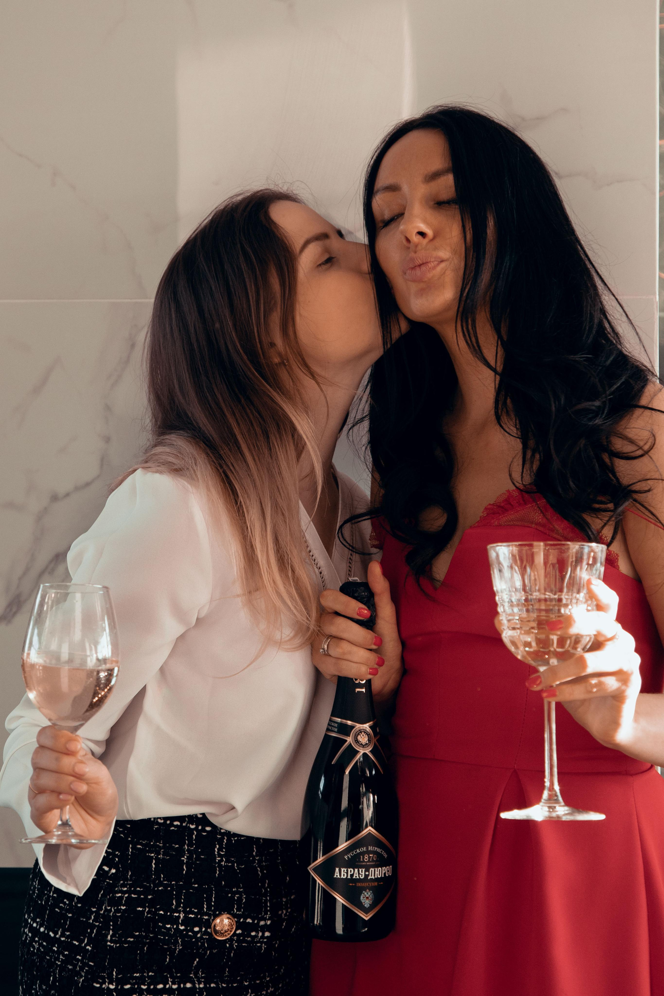 Alenka 'n her besties. Home