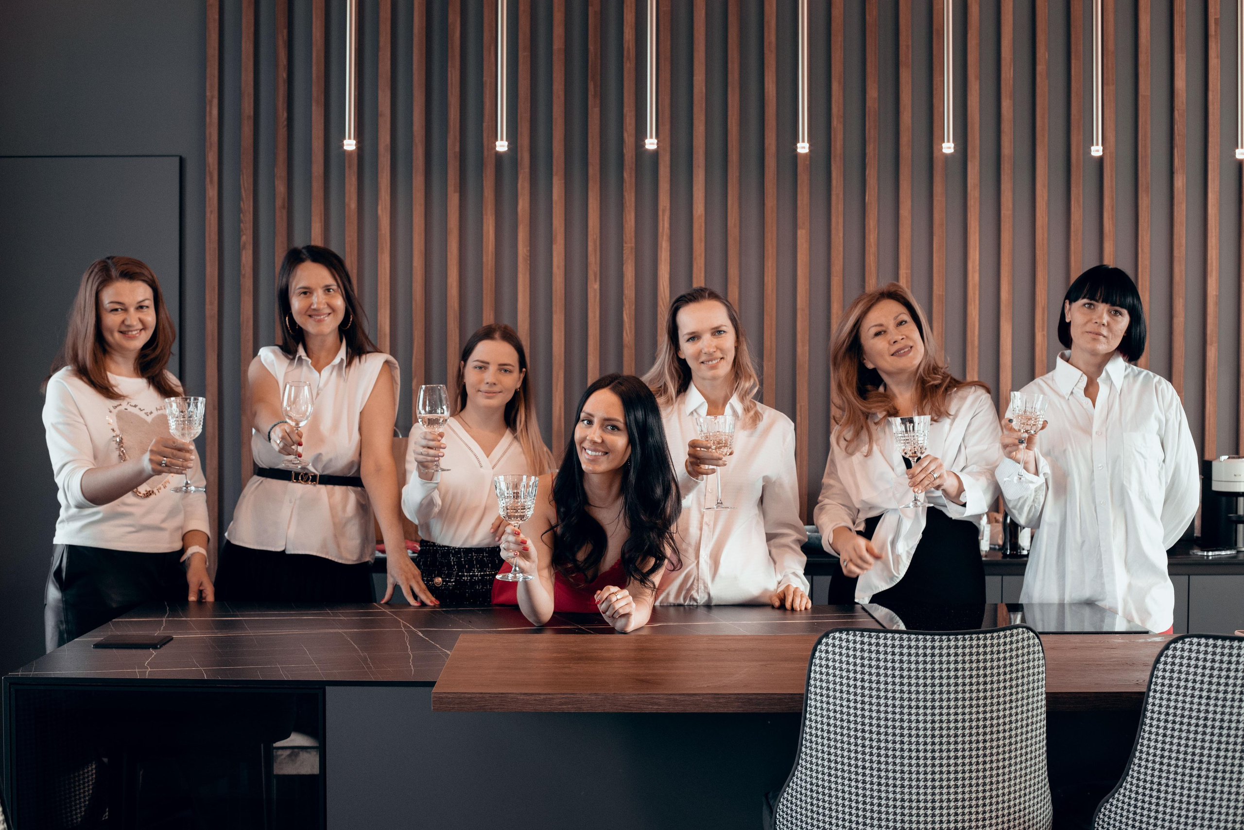 Alenka 'n her besties. Home