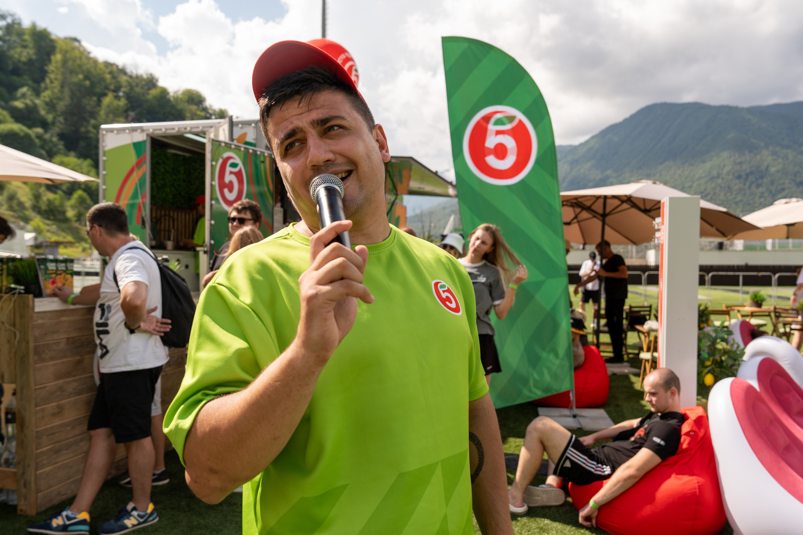 Фотоотчет партнеской интеграции для сети «Пятерочка» на фестивале «Grounded». Репортажный фотограф в Красной Поляне и Сочи Павлюченко Екатерина