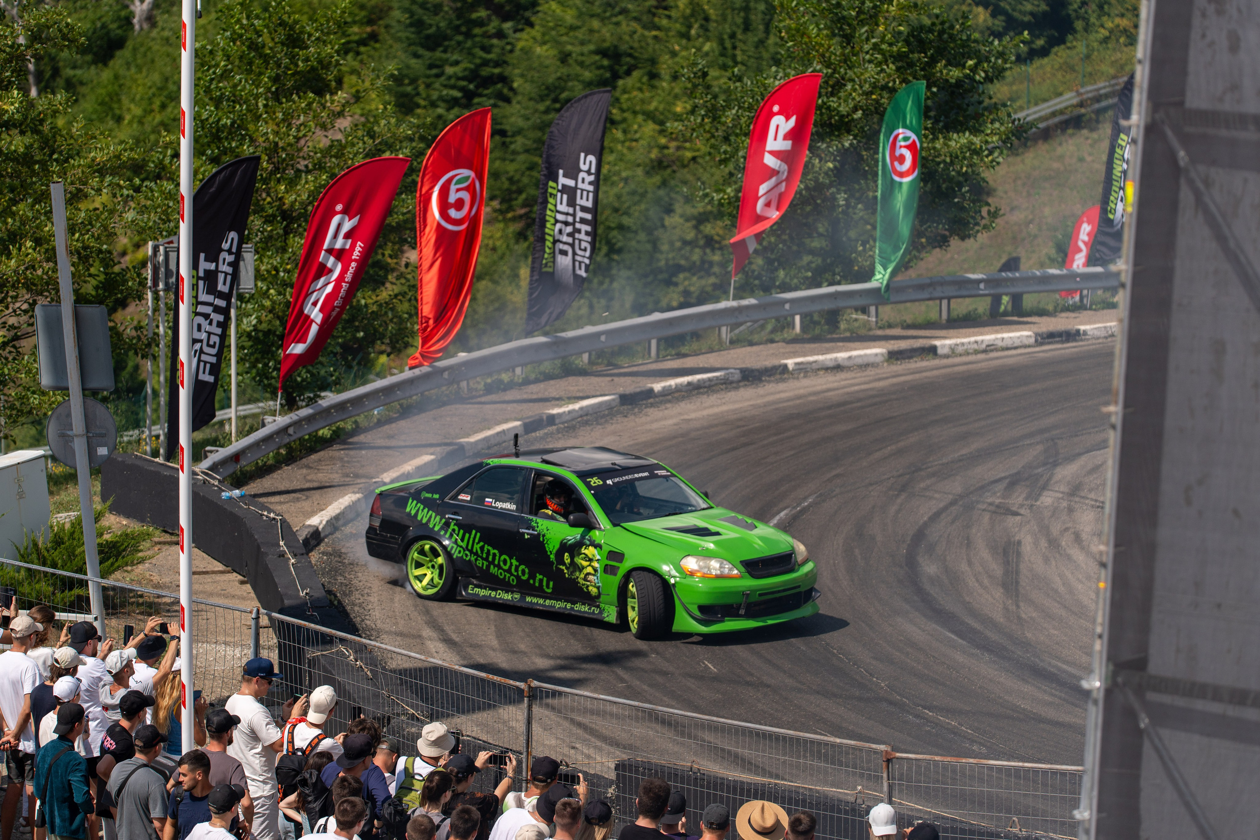 Фотоотчет партнеской интеграции для сети «Пятерочка» на фестивале «Grounded». Репортажный фотограф в Красной Поляне и Сочи Павлюченко Екатерина