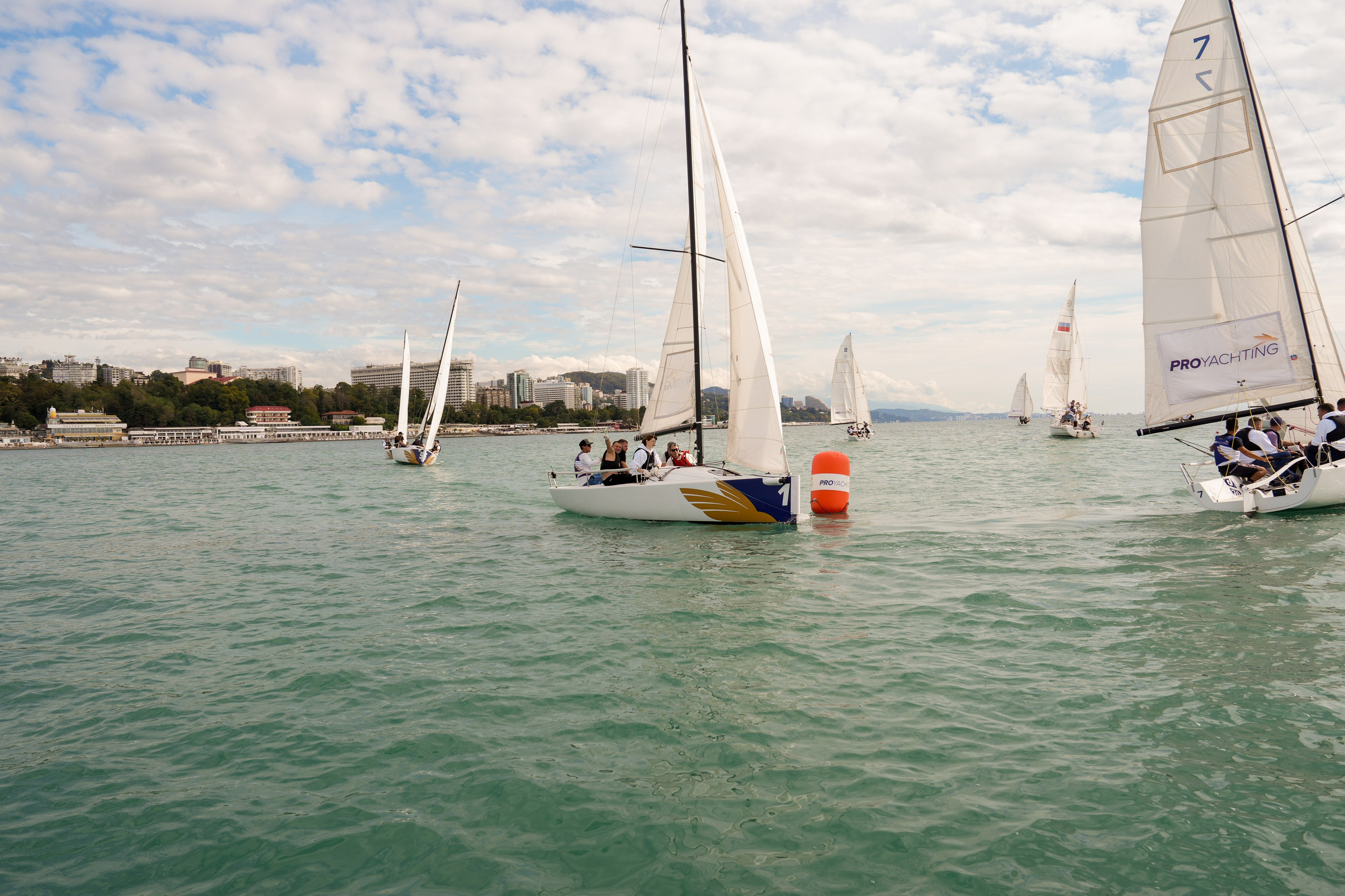 Яхтенная регата для компании Агрегатка. Репортажный фотограф в Красной Поляне и Сочи Павлюченко Екатерина