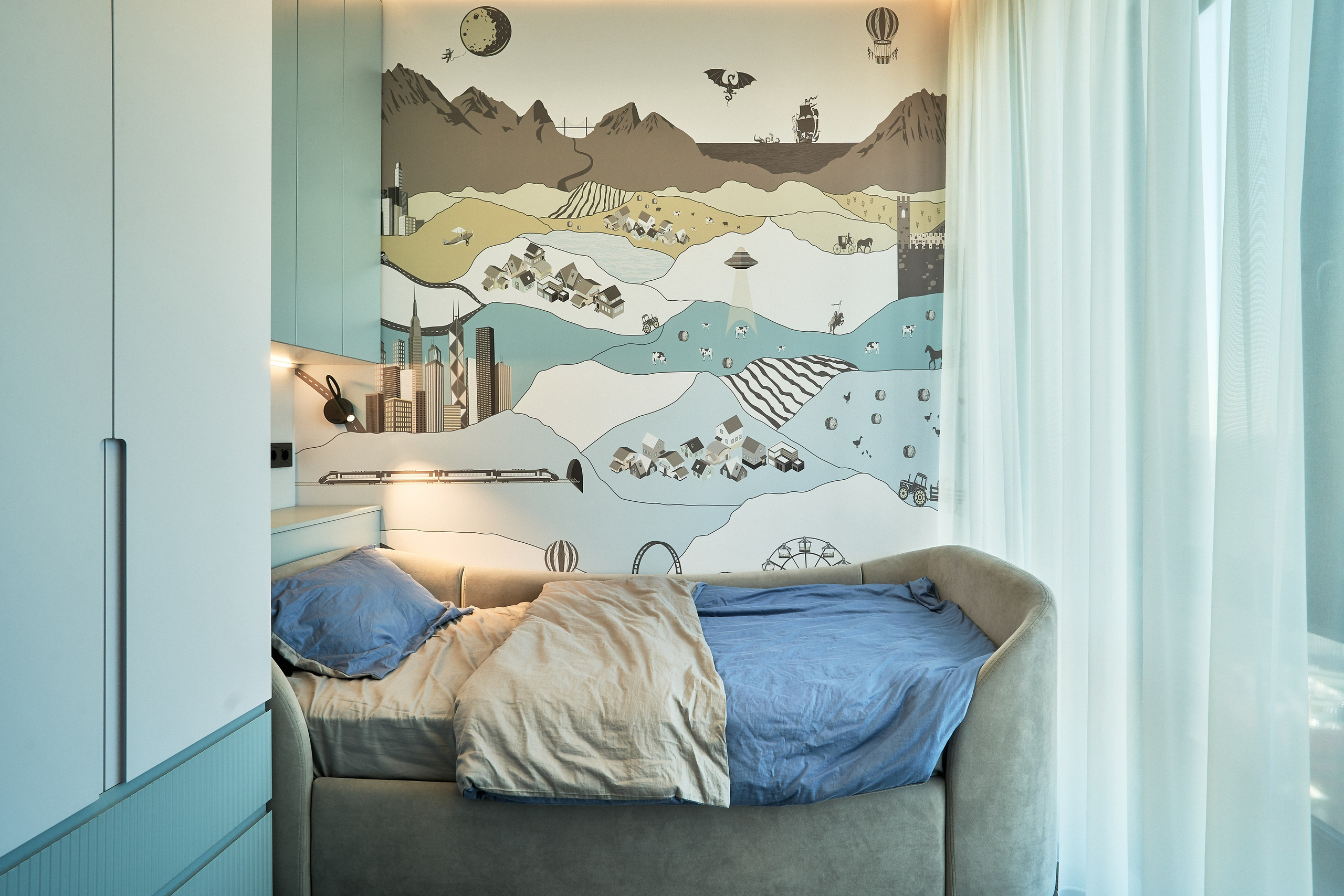 Фотосъёмка и видео тур квартиры с ярким дизайном и видом на Москва-Сити | vhaus. Видеопродакшн недвижимости и архитектуры | Студия VHAUS