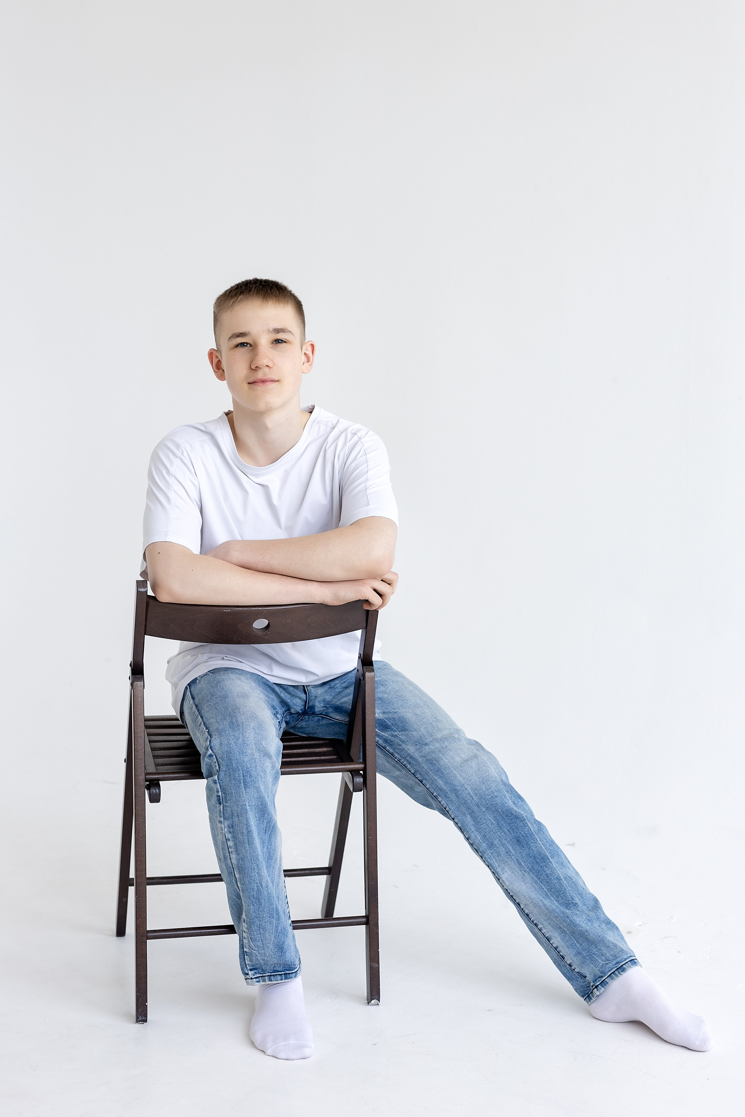 Школа 11, 9-г класс. Артём. Стильный выпускной альбом Владивосток фотограф Вероника Мигачева