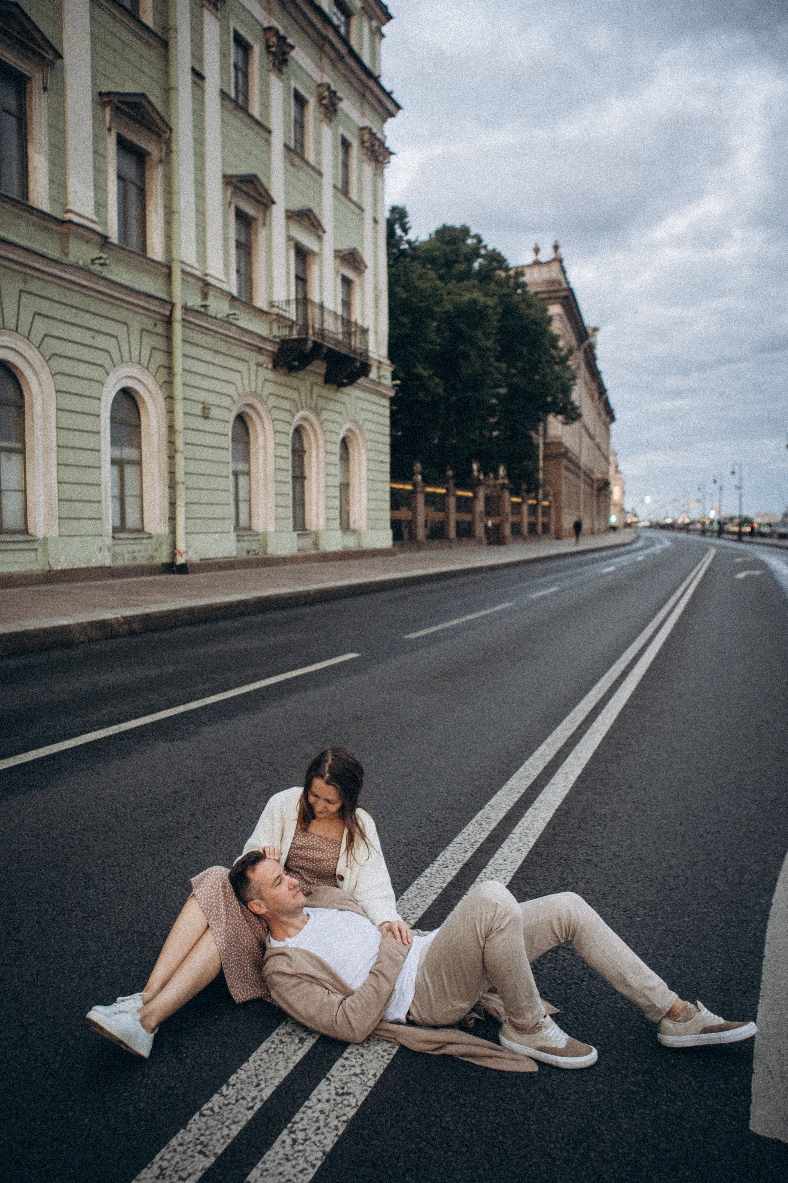 Валяться на набережной. Даша Яковенко Фотограф Спб