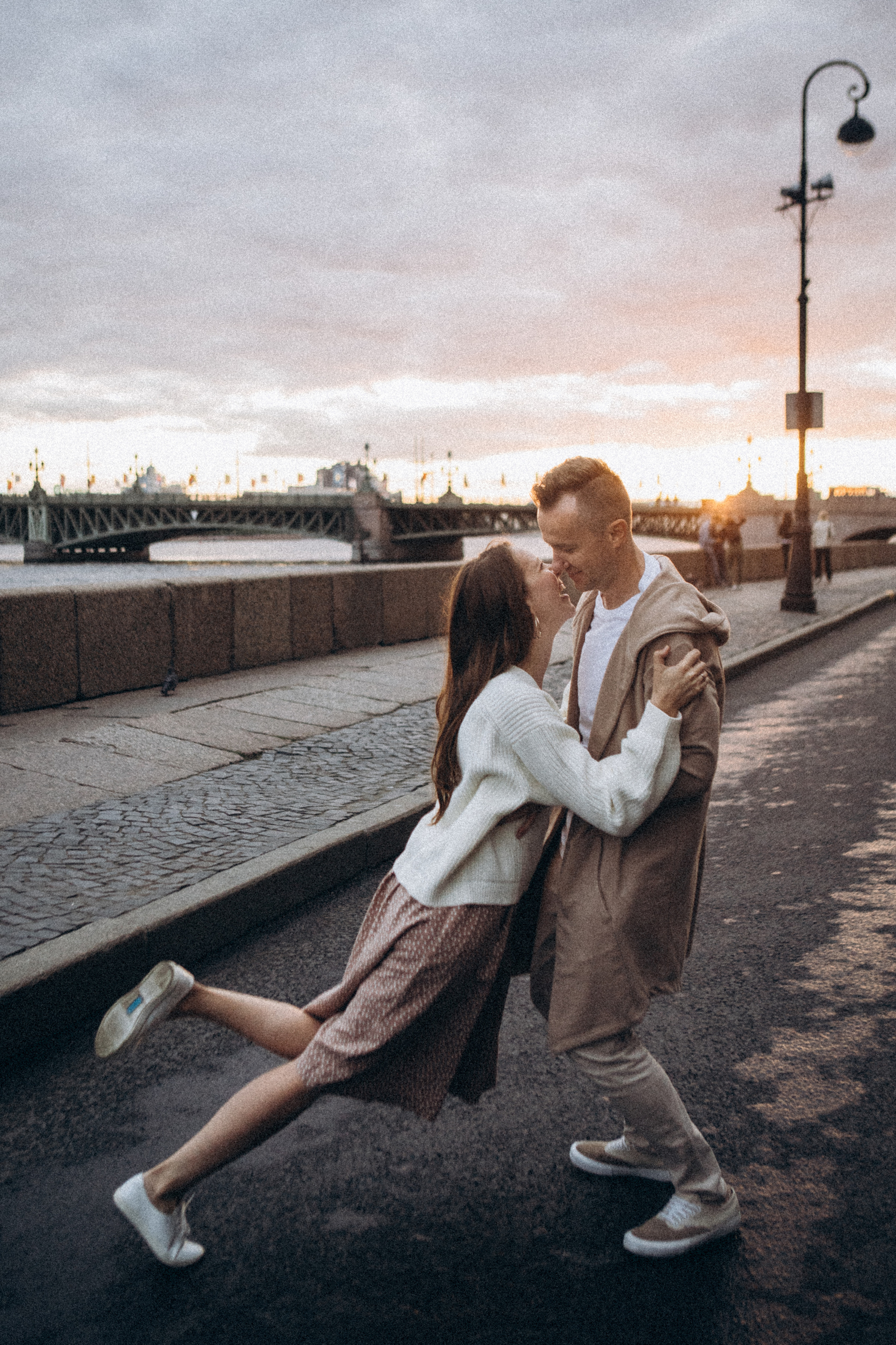 Валяться на набережной. Даша Яковенко Фотограф Спб