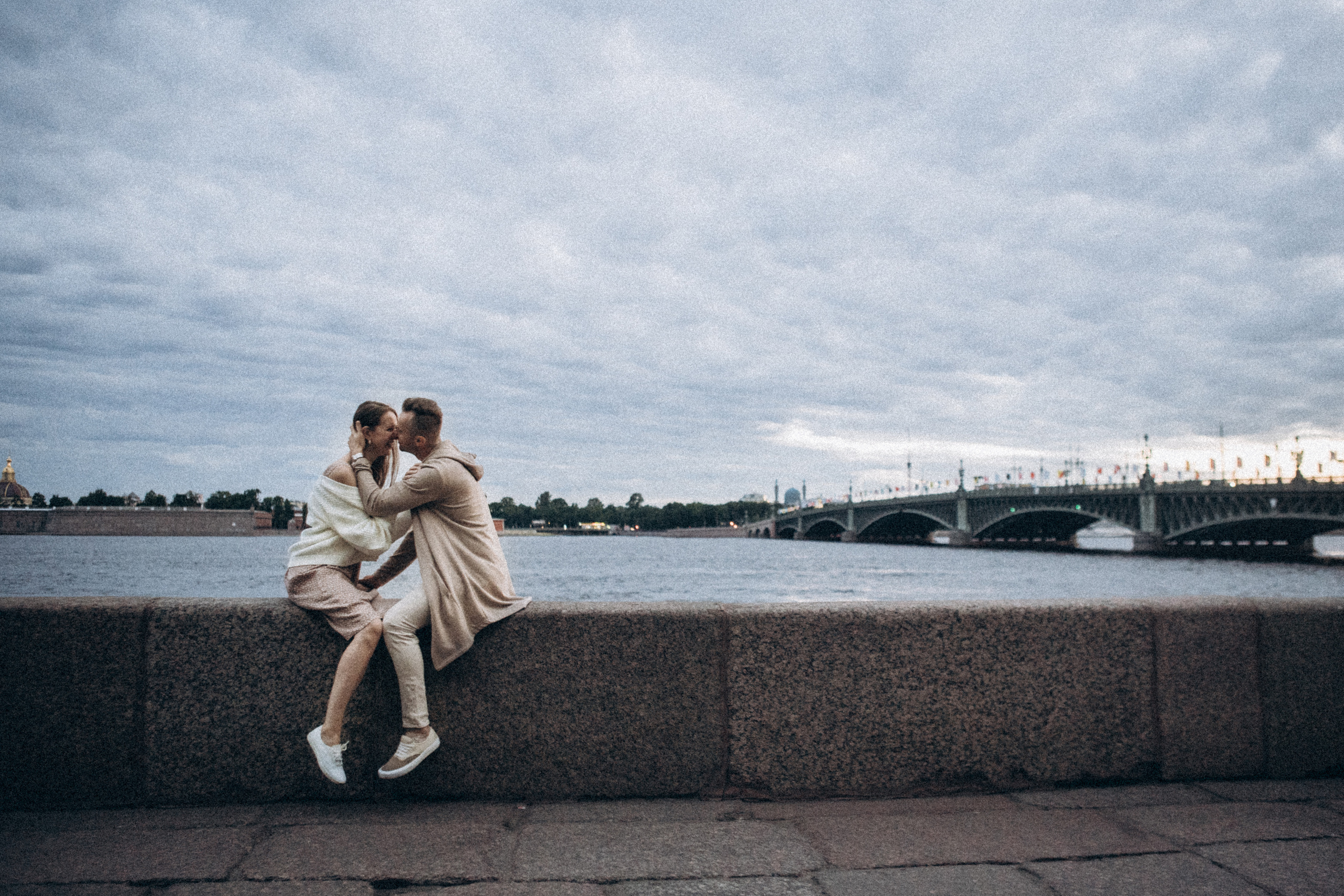 Валяться на набережной. Даша Яковенко Фотограф Спб