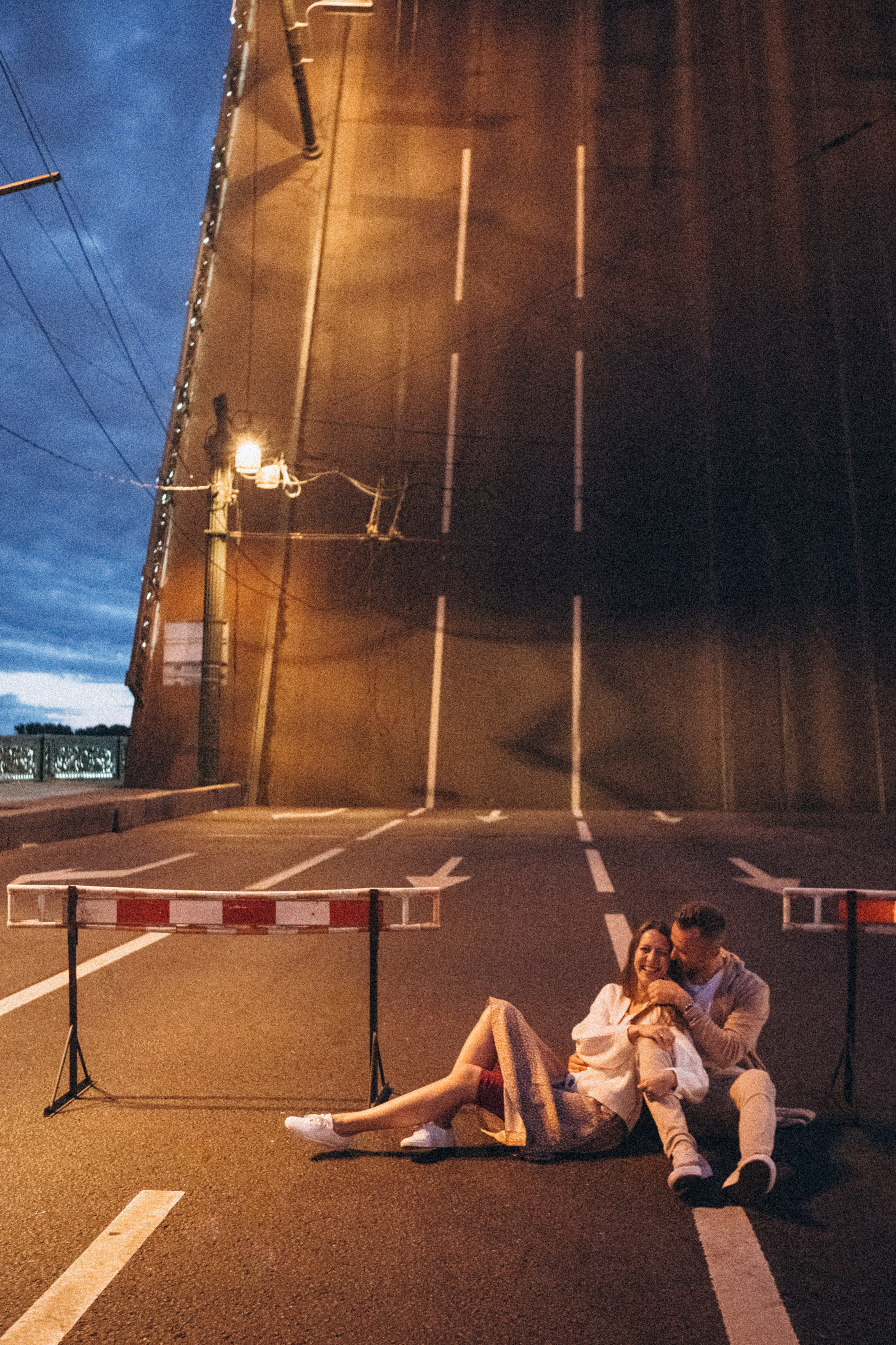 Валяться на набережной. Даша Яковенко Фотограф Спб