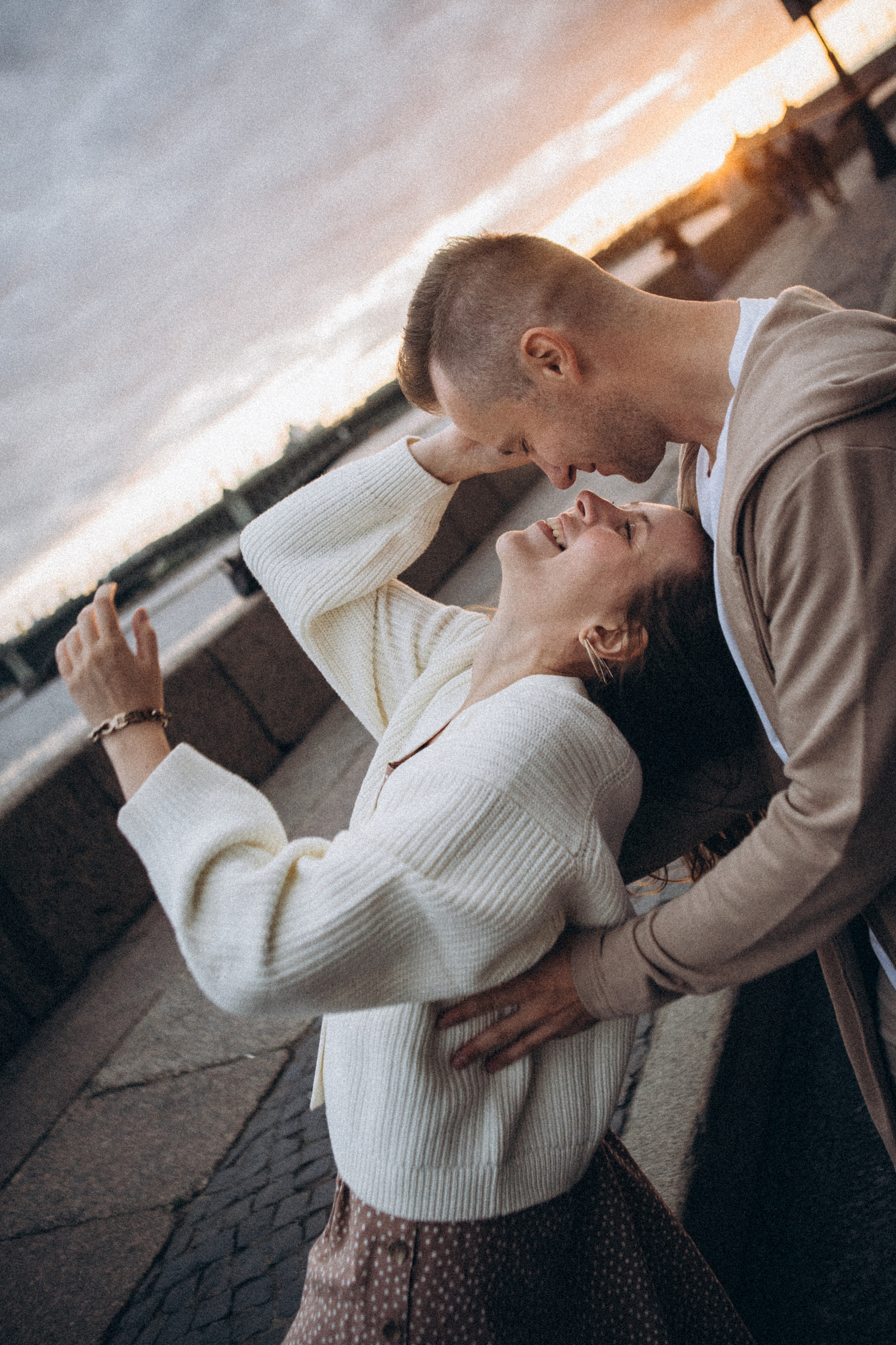 Валяться на набережной. Даша Яковенко Фотограф Спб