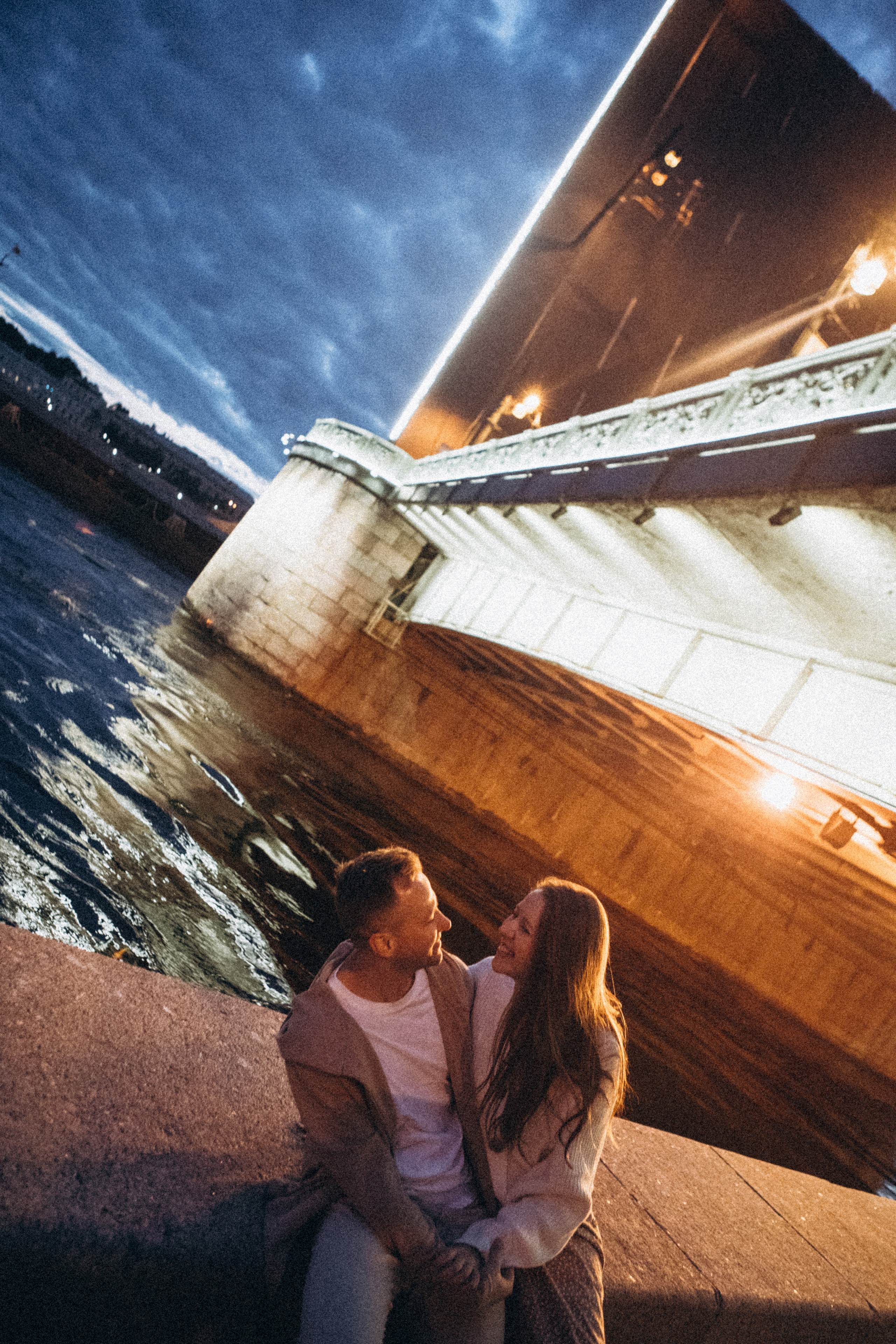 Валяться на набережной. Даша Яковенко Фотограф Спб