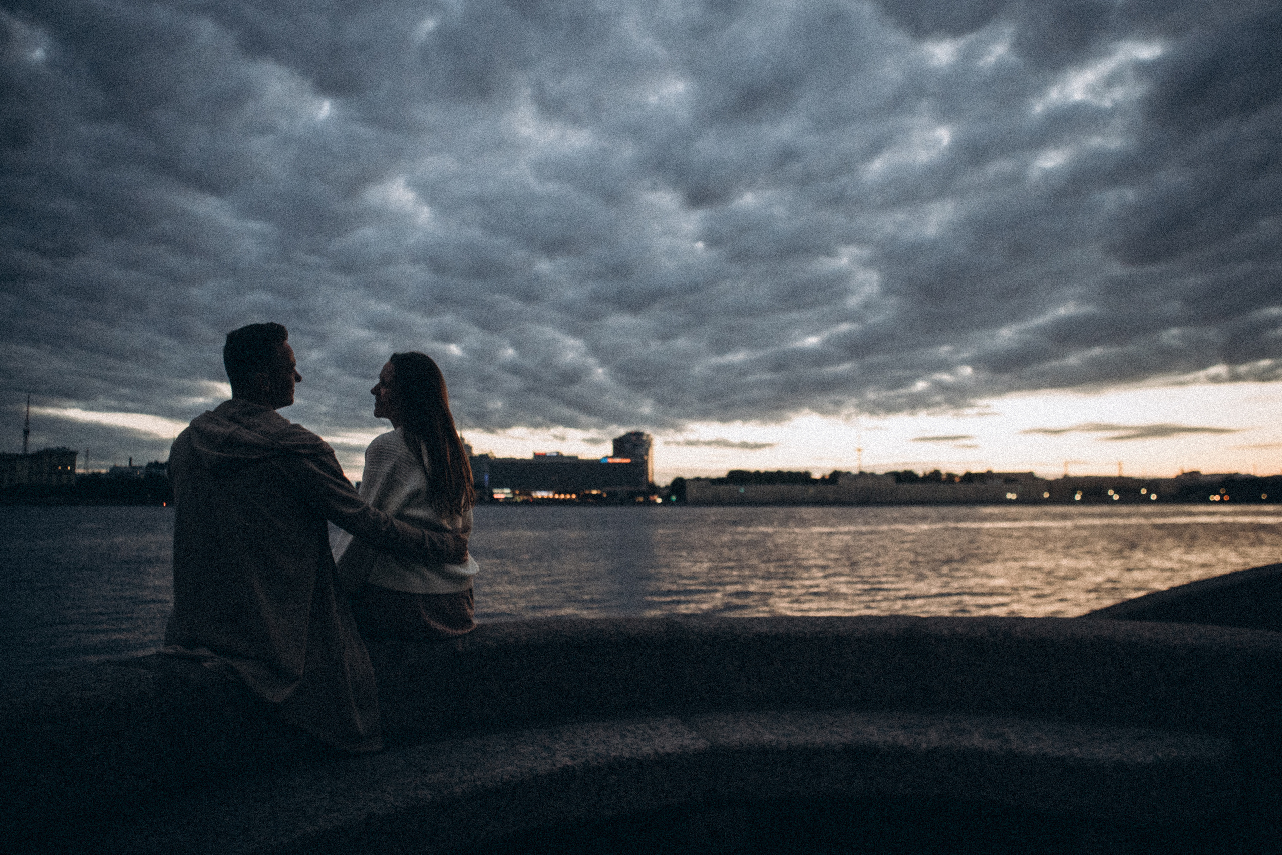 Валяться на набережной. Даша Яковенко Фотограф Спб