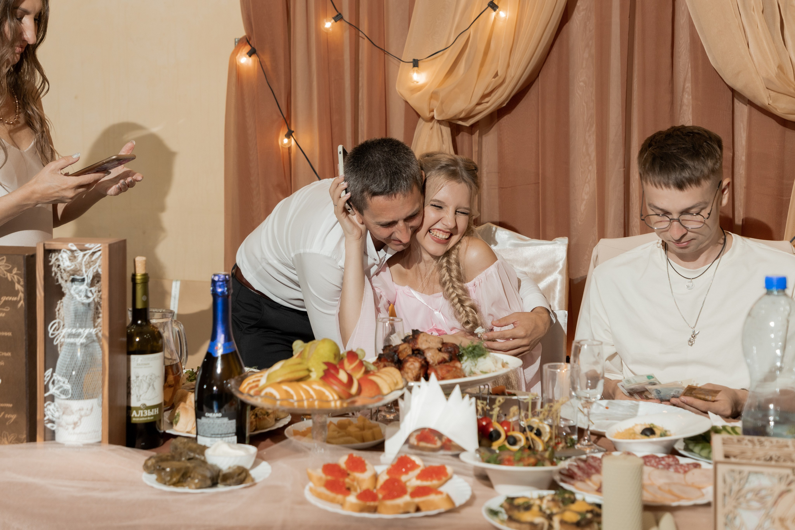 Роман и Александра (банкет). Свадебный фотограф Ангелина Сунгатулина | Саратов | Балаково | Вольск