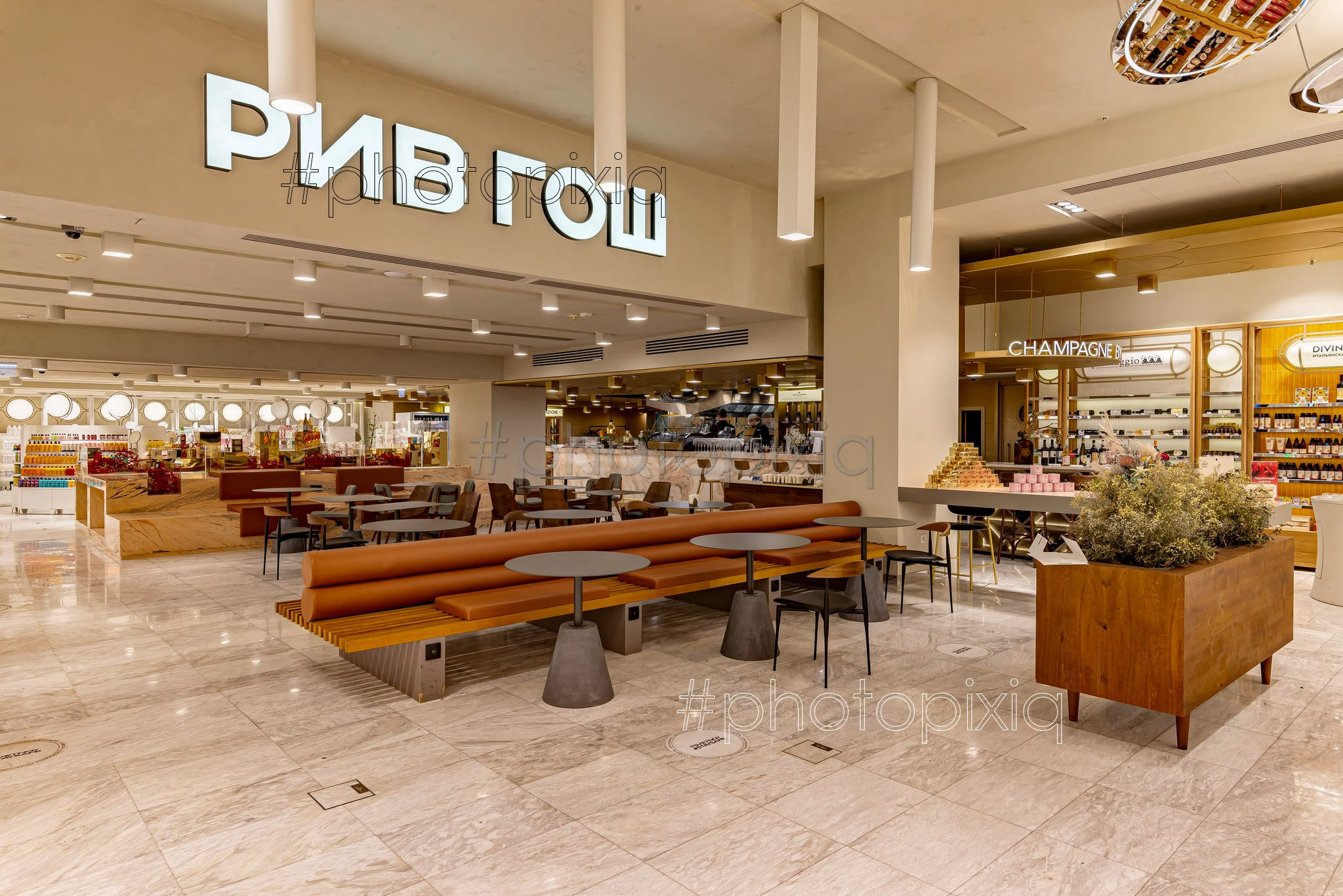 Интерьерная съёмка магазина парфюмерии и косметики Рив Гош. Интерьерная съёмка и виртуальные туры — Интерьерный фотограф Кузнецов Сергей (photopixiq)