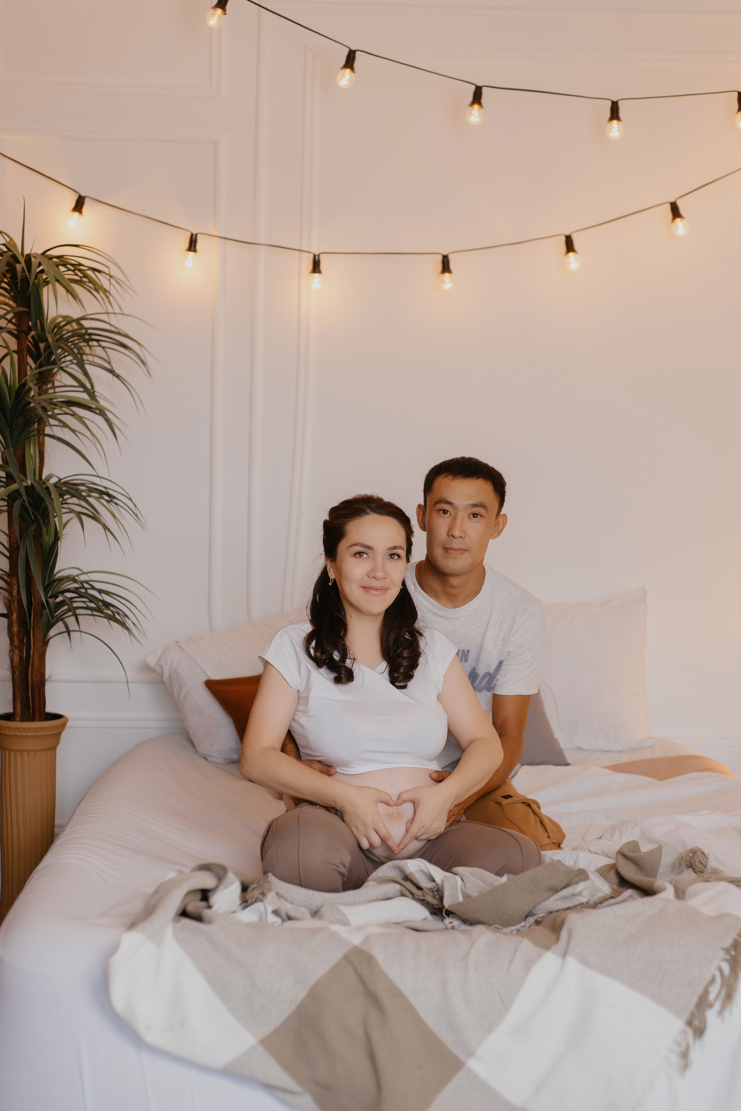 Семейная фотосессия на студии в Караганде. Свадебный фотограф Караганда