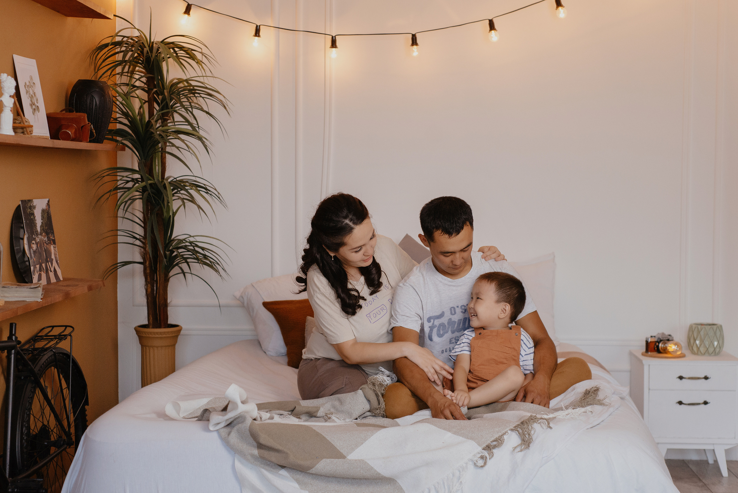 Семейная фотосессия на студии в Караганде. Свадебный фотограф Караганда