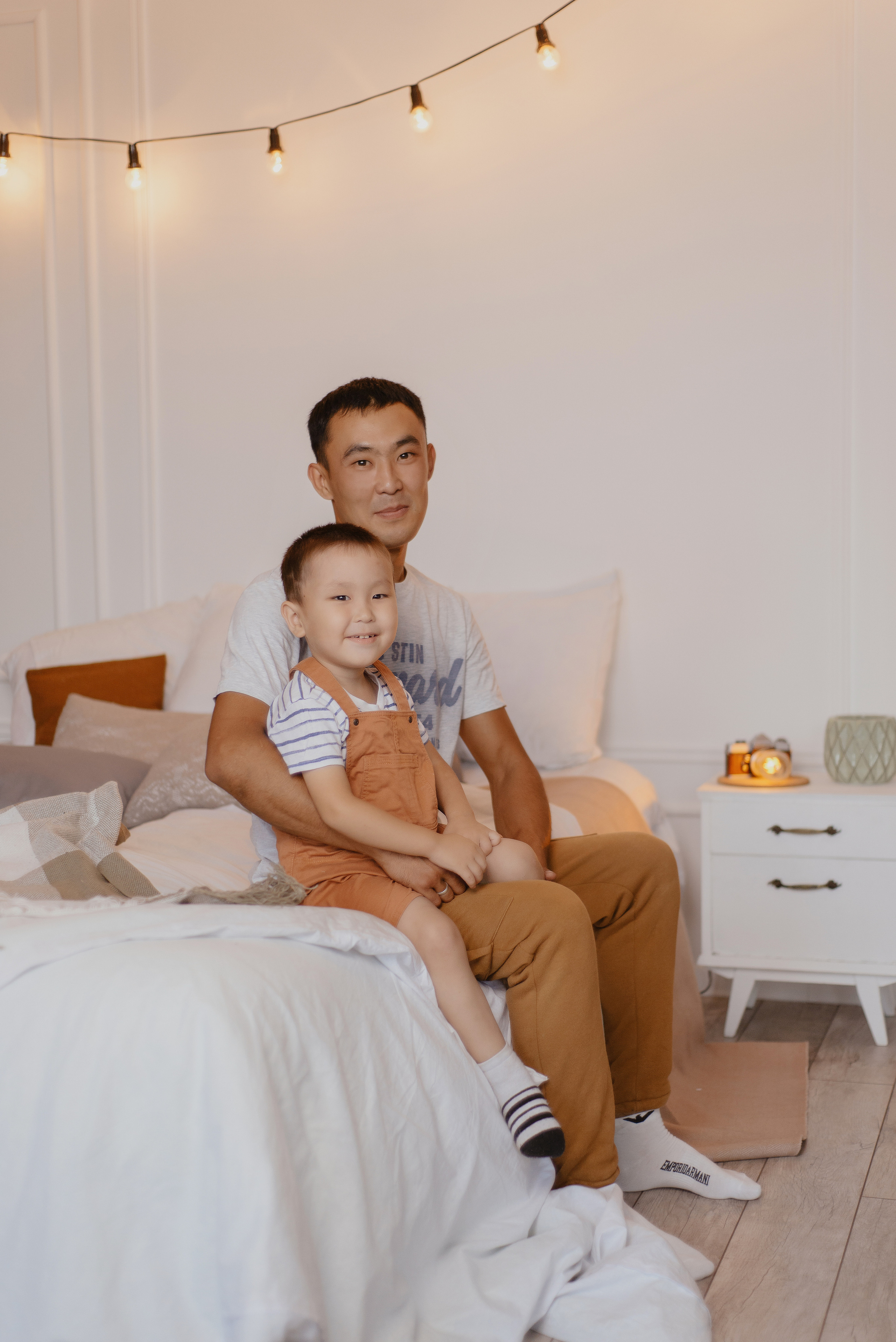 Семейная фотосессия на студии в Караганде. Свадебный фотограф Караганда