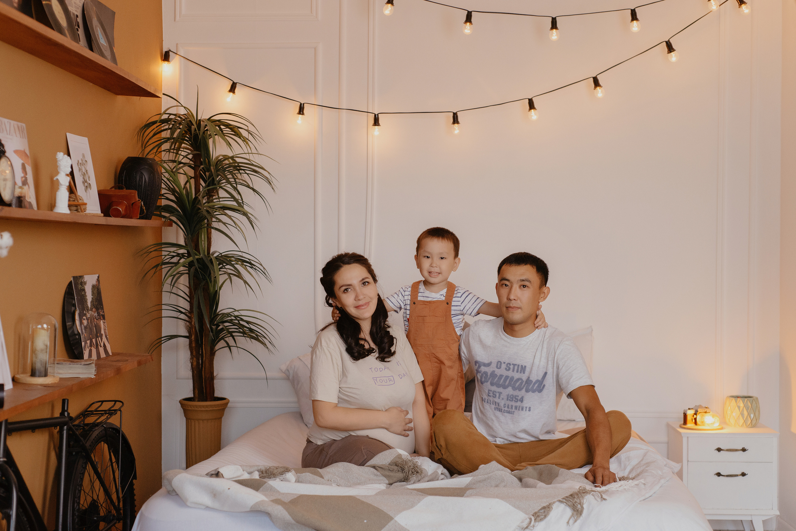 Семейная фотосессия на студии в Караганде. Свадебный фотограф Караганда