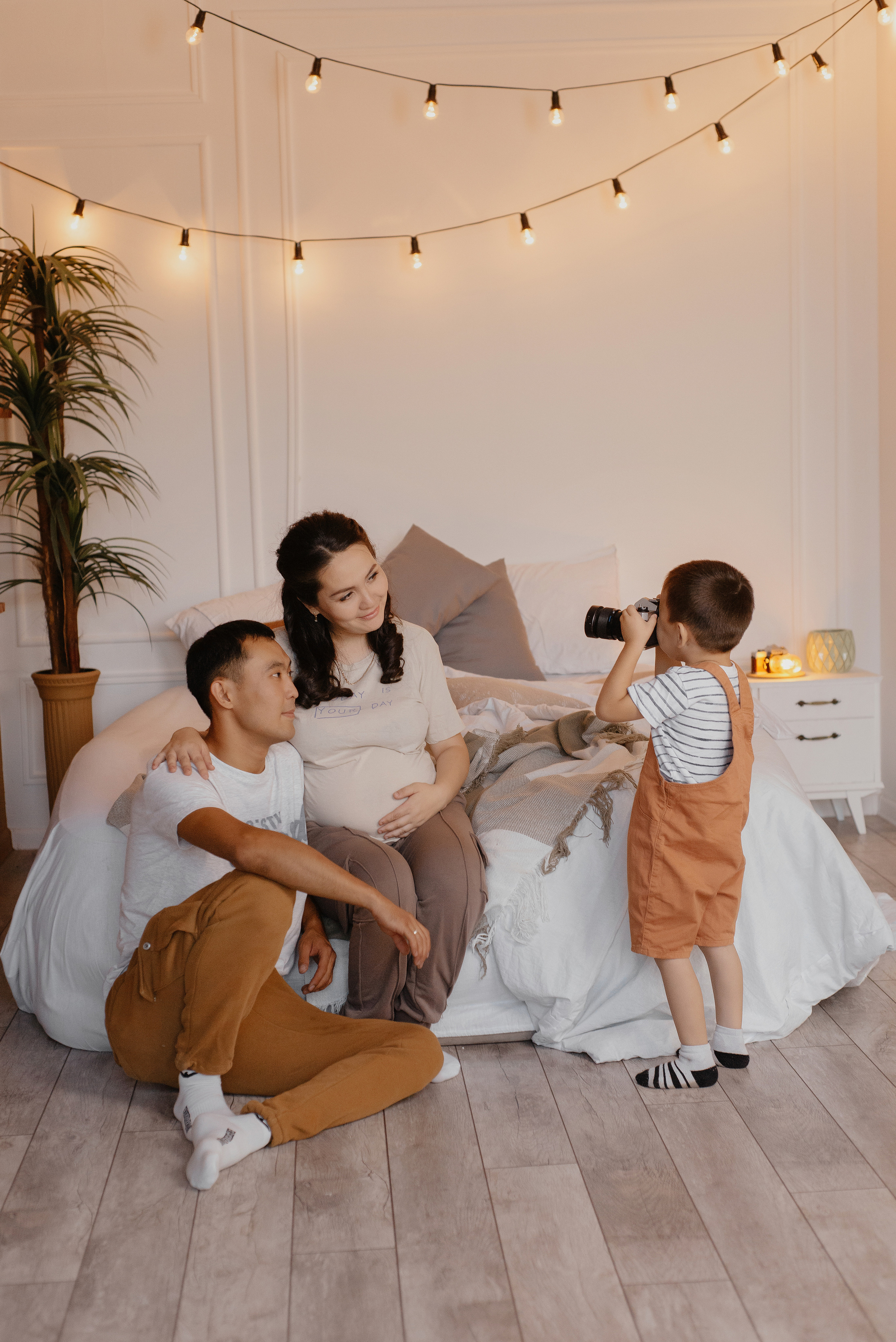 Семейная фотосессия на студии в Караганде. Свадебный фотограф Караганда