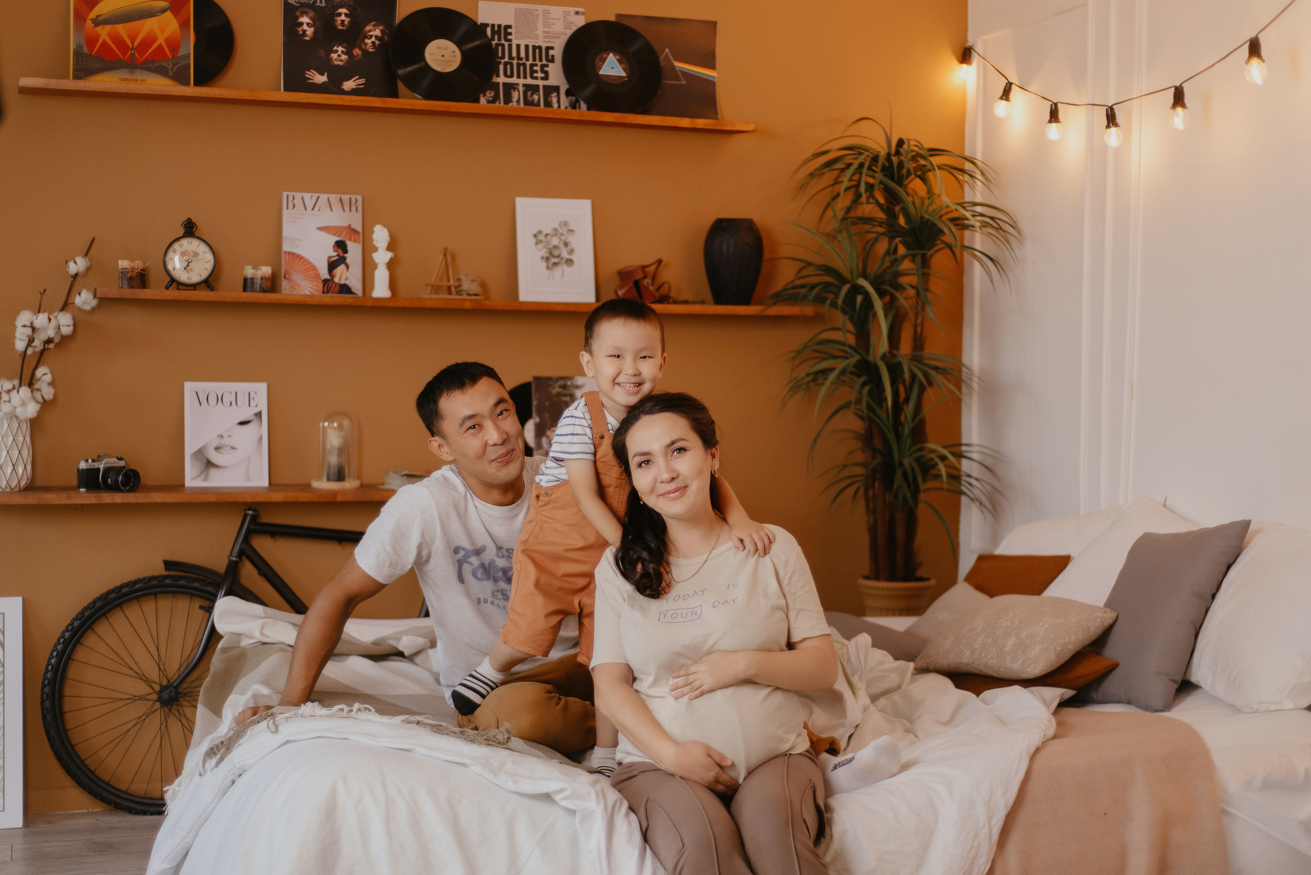 Семейная фотосессия на студии в Караганде. Свадебный фотограф Караганда