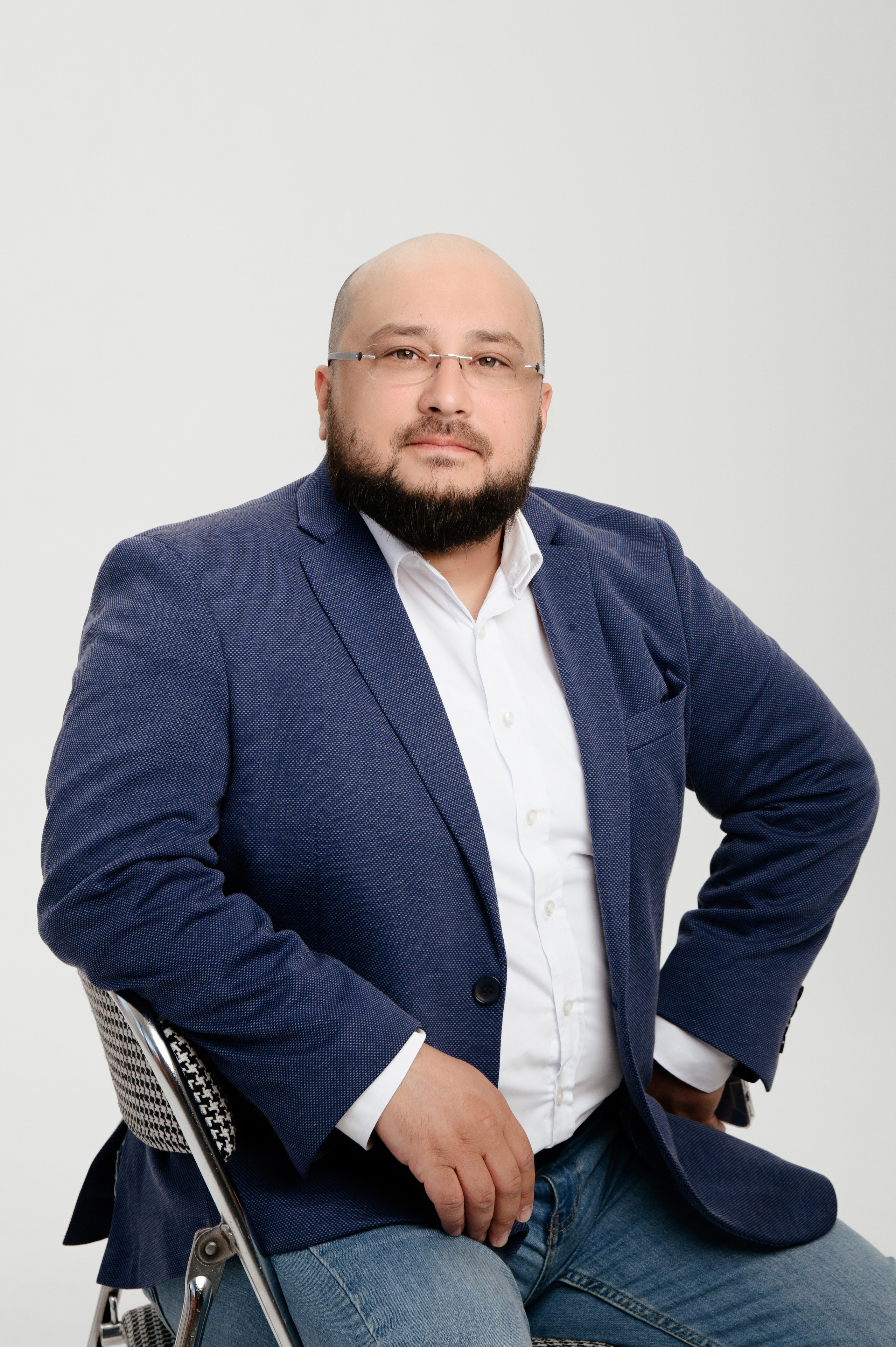 Бизнес-портрет, фотосессия для SMM для Рената в Караганде. Свадебный фотограф Караганда