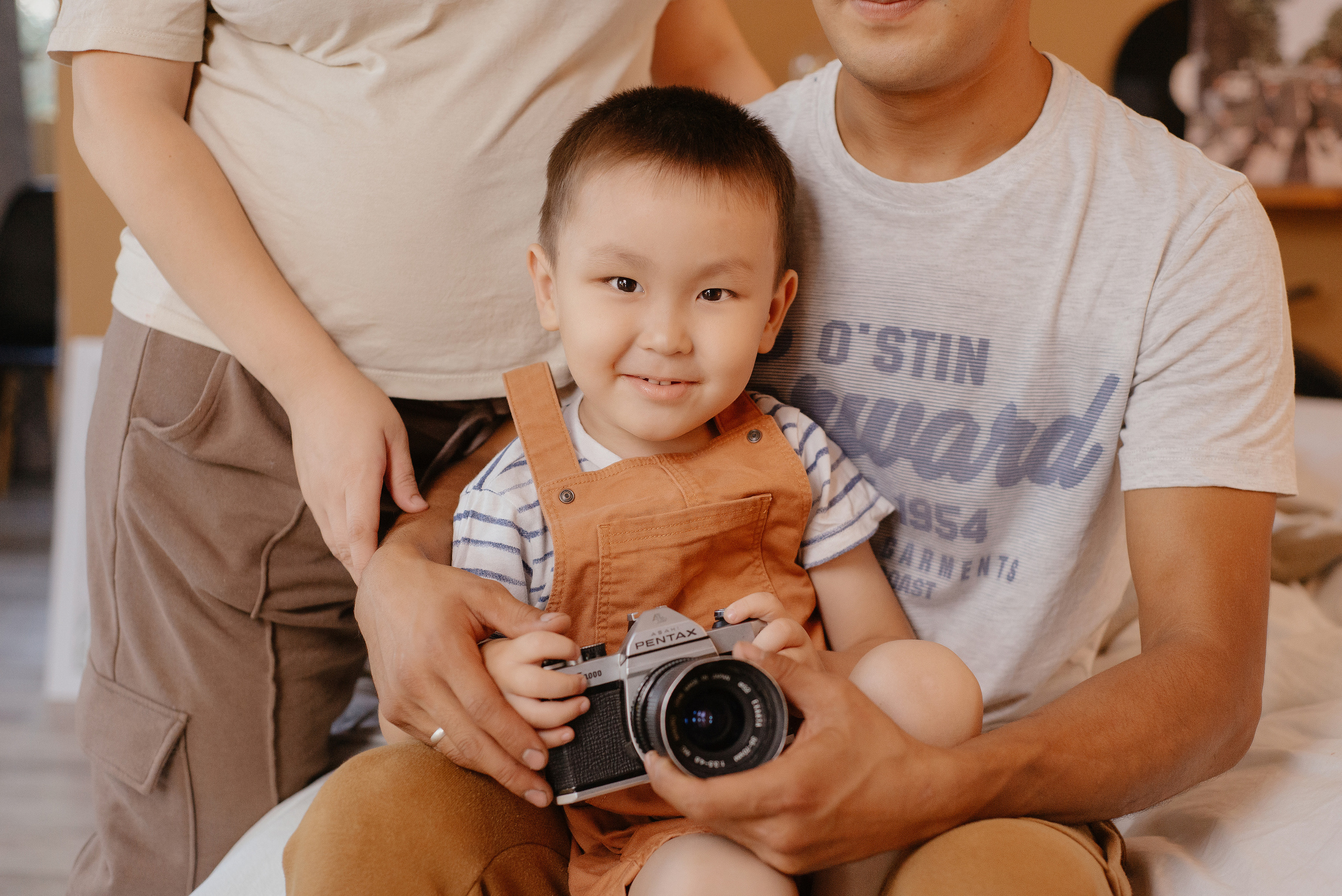 Семейная фотосессия на студии в Караганде. Свадебный фотограф Караганда