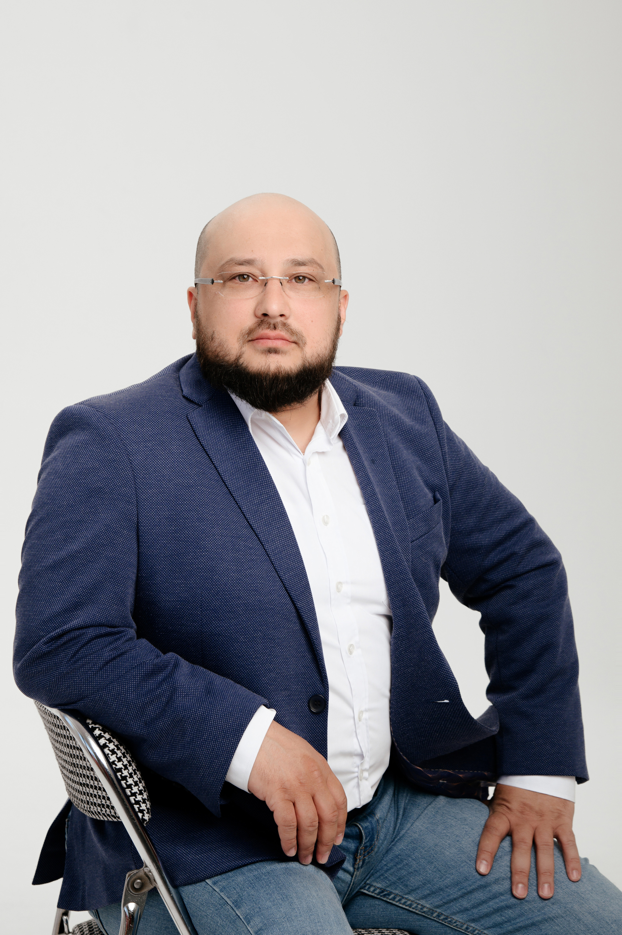 Бизнес-портрет, фотосессия для SMM для Рената в Караганде. Свадебный фотограф Караганда