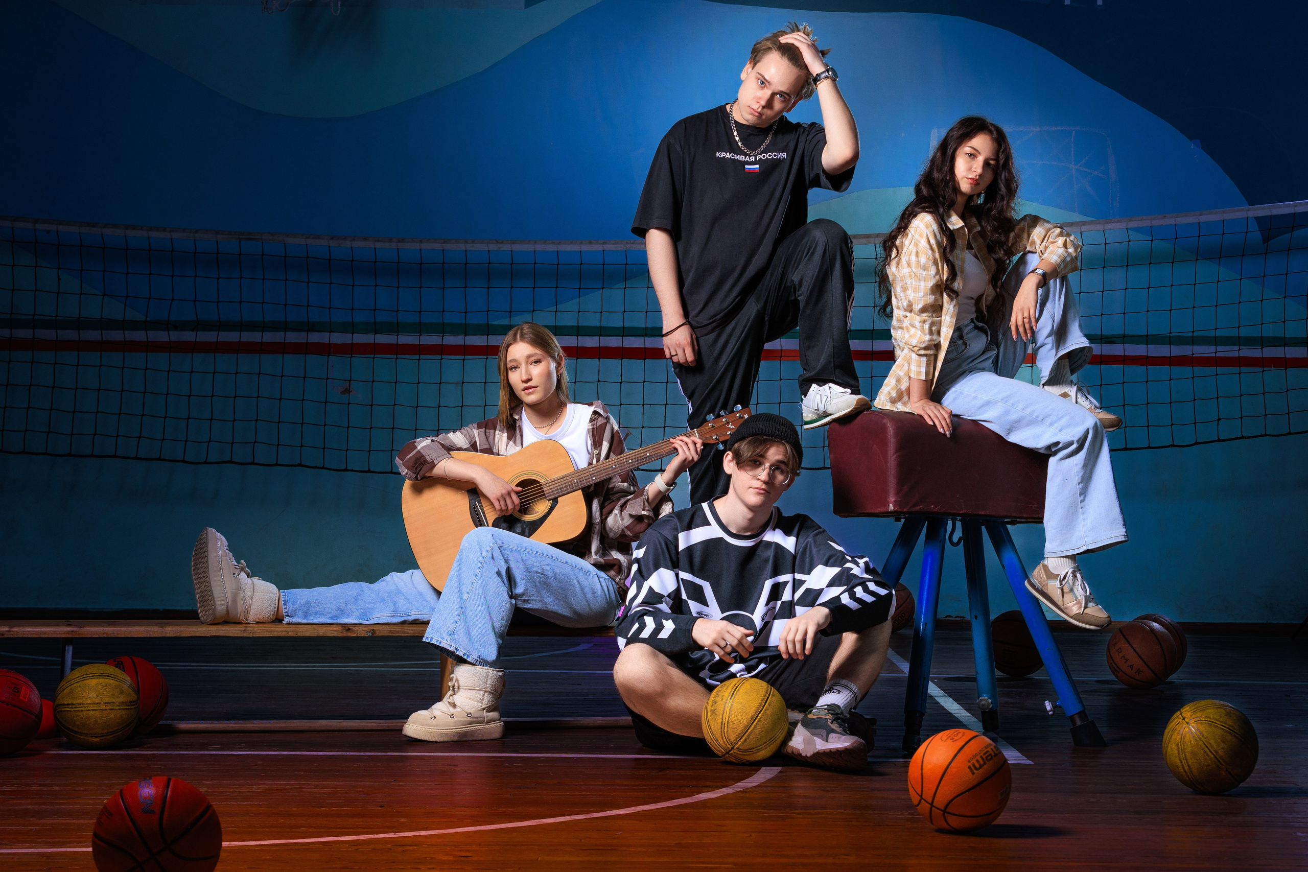 Смотреть фотки в спортзале. Выпускные альбомы Геленджик, Новороссийск, Краснодар, Туапсе