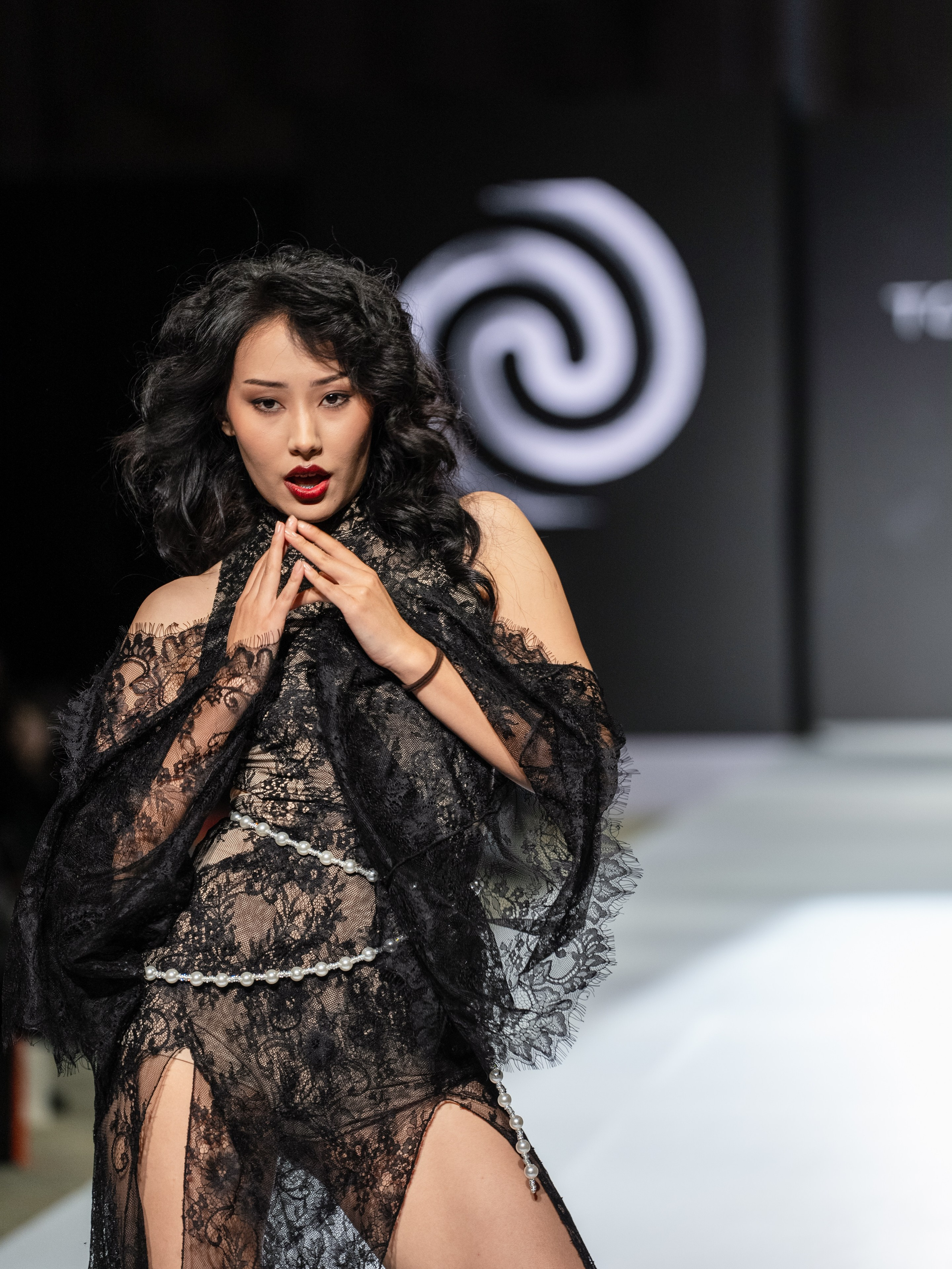 Eurasia Fashion Week Tomoyov. Сайт Алматинского НЮ АРТ, будуар и фэшн фотографа Дениса Карпенко