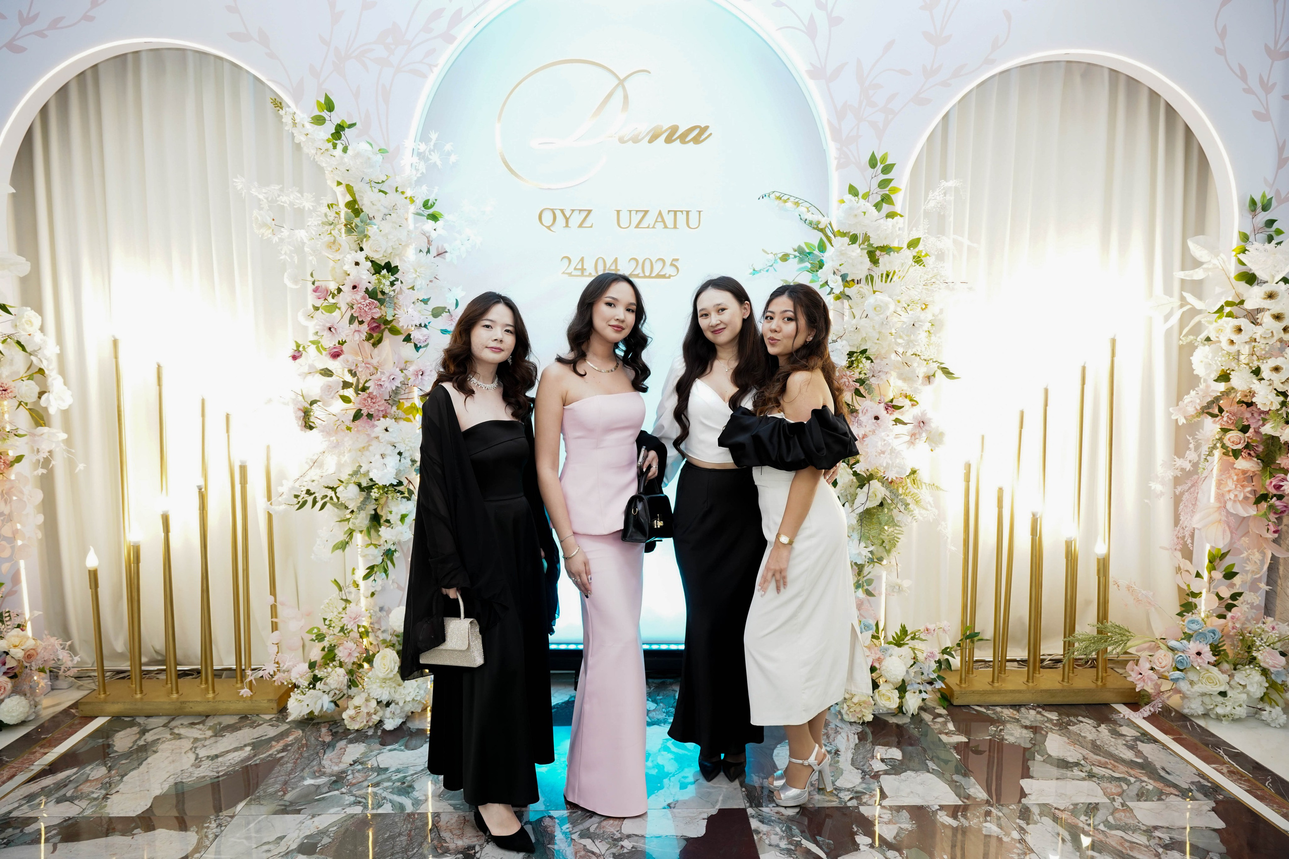 Dana uzatu. Фотограф Ернар Ержанов