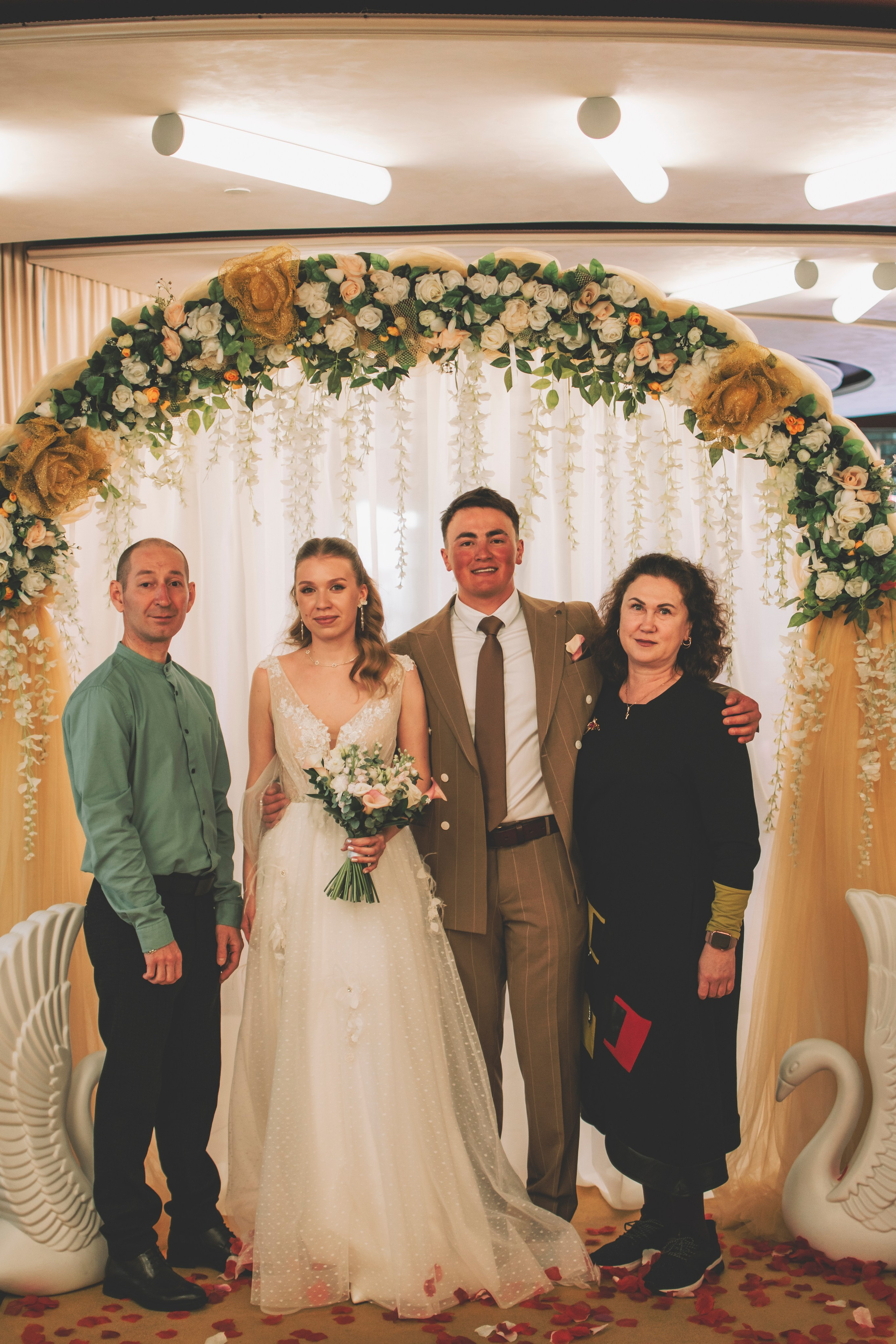 Альберт и Анастасия (Студийная фотосессия, роспись в ДК Нефтяник + фотосессия с гостями). Семейный и свадебный фотограф Губкинский и Ставрополь