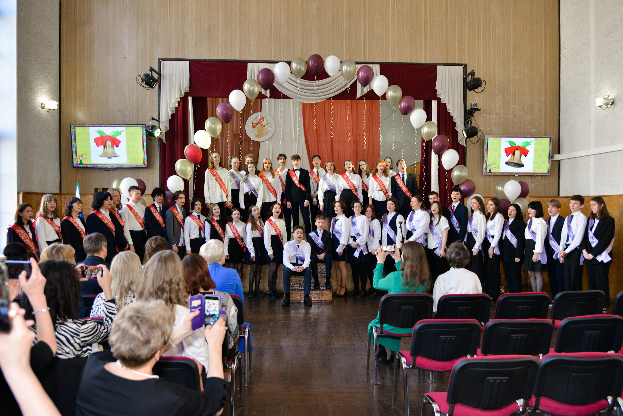 Последний звонок. Фотограф и Видеограф Виктор Баранов в г. Мурманске, Мурманской области и по всей России