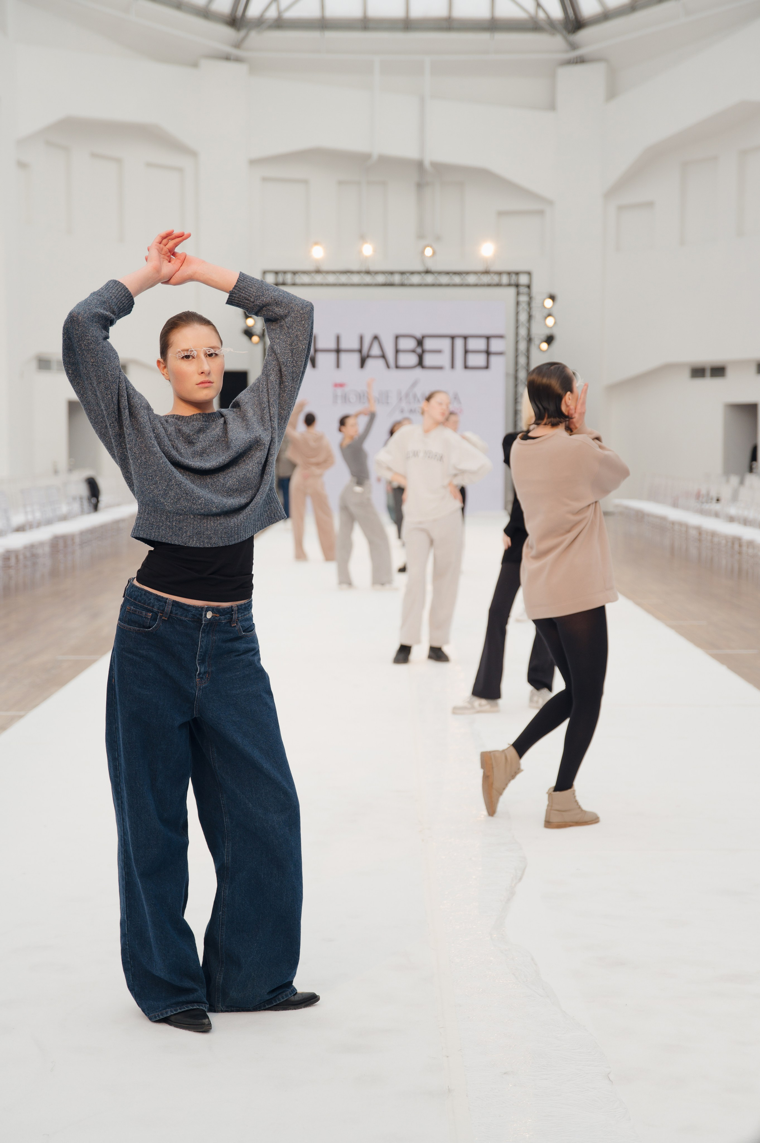 Бекстейдж показа «Новые Имена» собака.ru|ДЛТ. Портретный и репортажный фотограф в Санкт-Петербурге