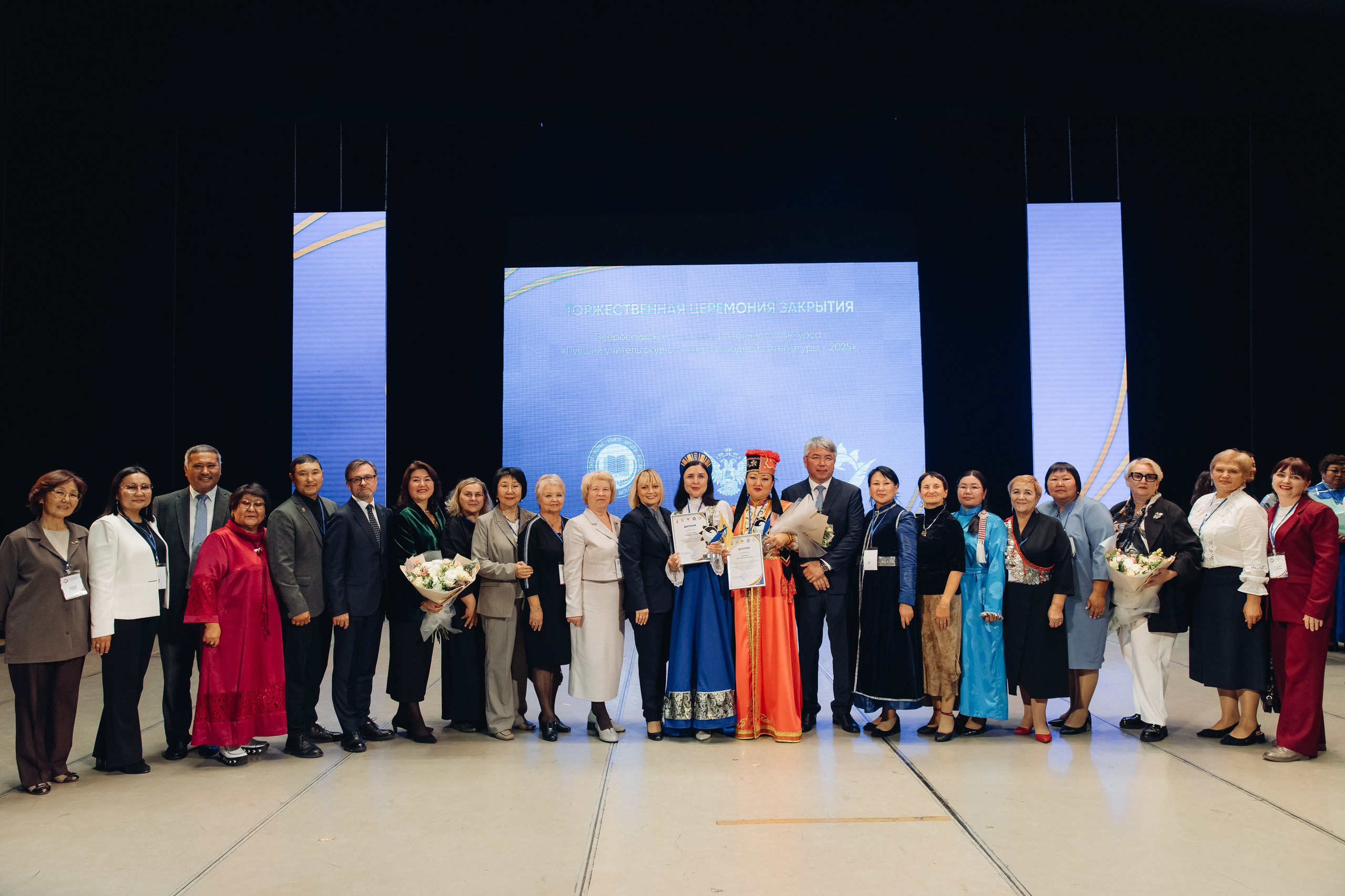 Лучший учитель родного языка и литературы 2025. Свадебный и семейный фотограф в Улан-Удэ