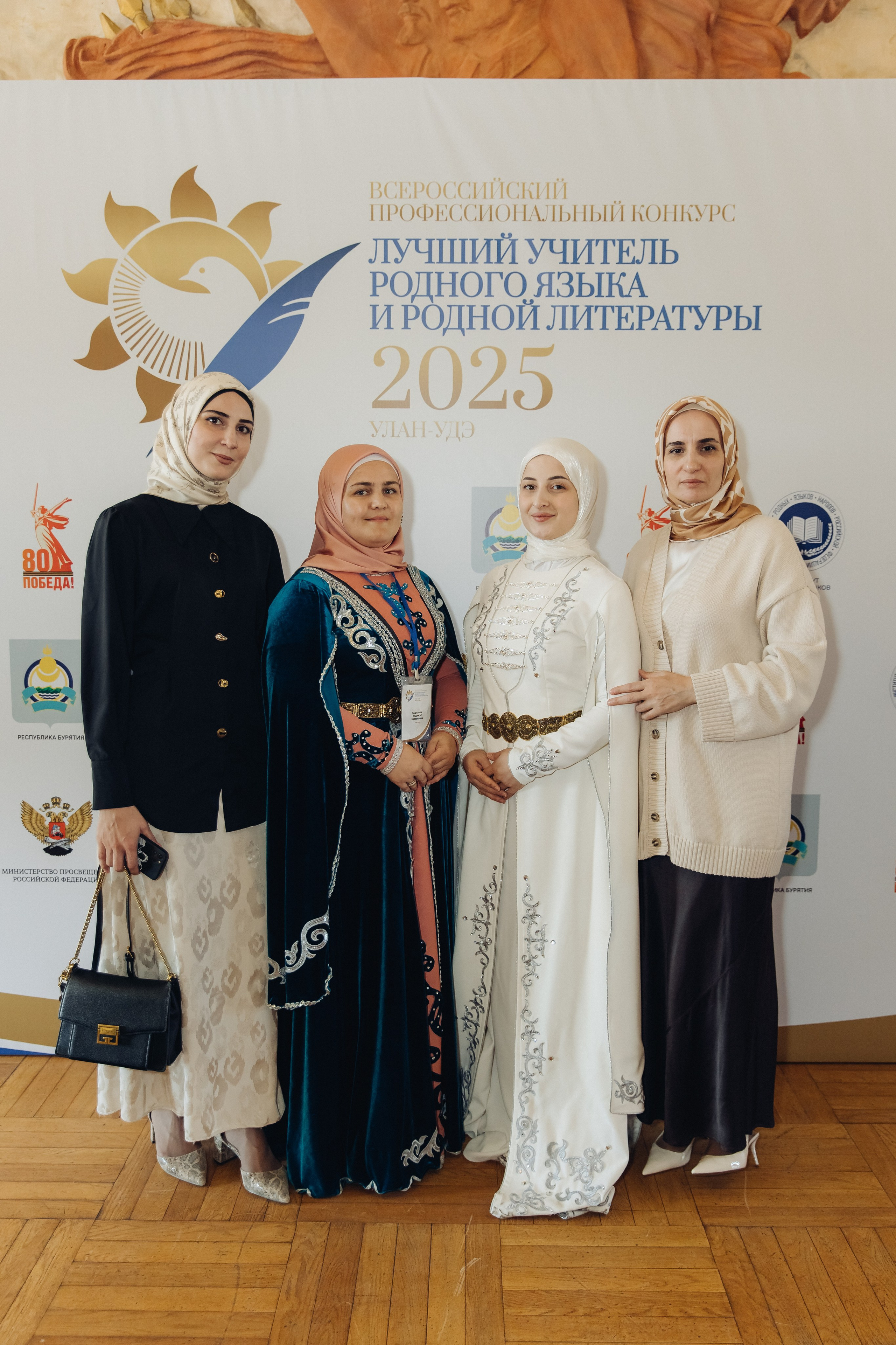 Лучший учитель родного языка и литературы 2025. Свадебный и семейный фотограф в Улан-Удэ