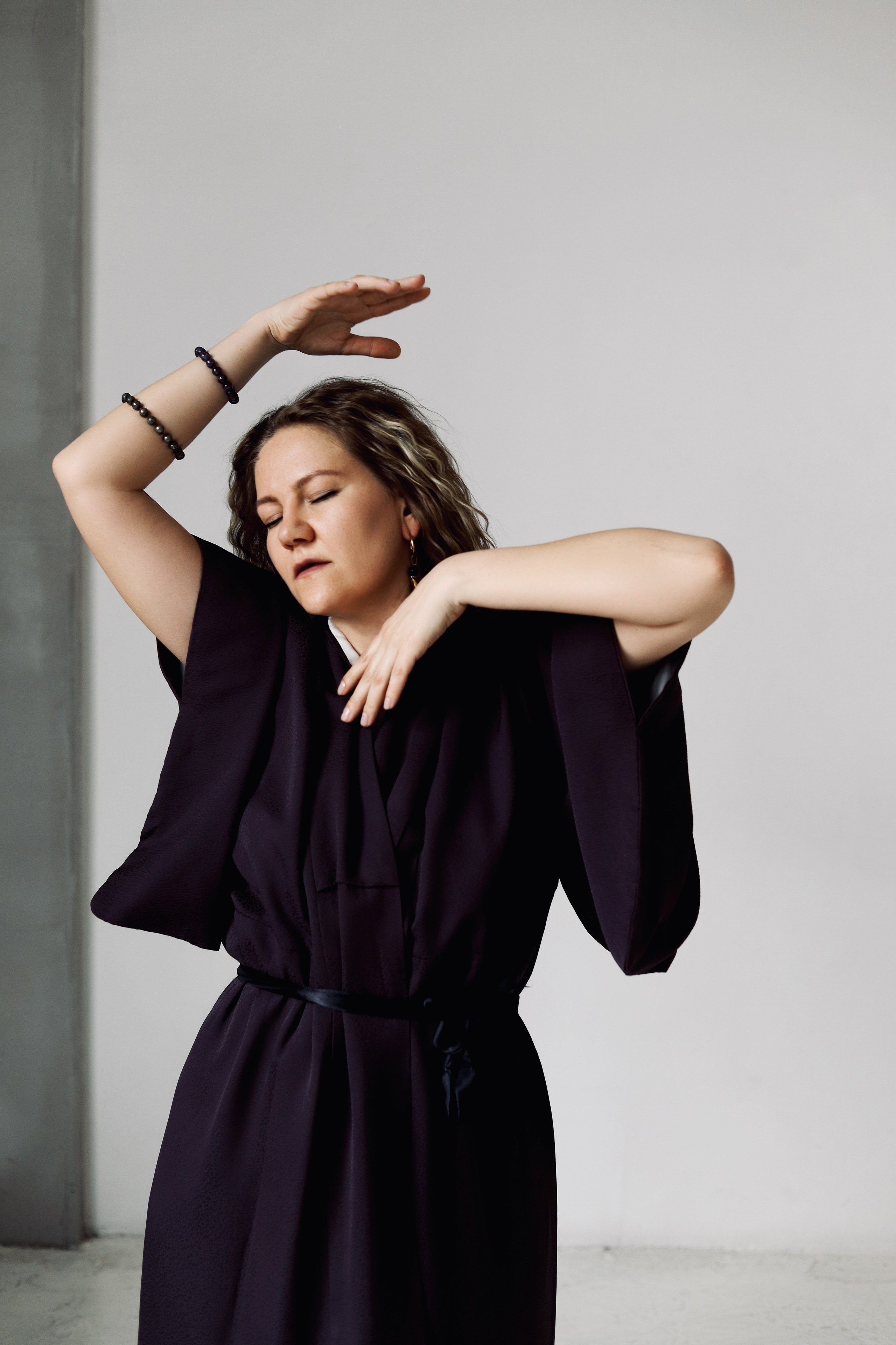 Ульяна в свободном танце. Портретный Фотограф в Санкт-Петербурге Кира Орехова